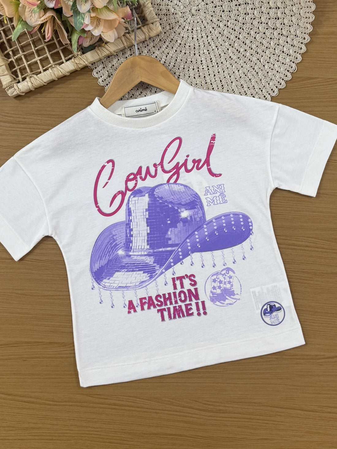 Conjunto Infantil Animê Verão com Shorts Ciclista Lilás e Blusa Branca Cowgirl