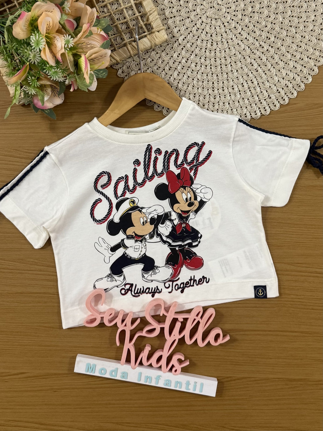 Blusa Boxy Infantil Animê Verão Branca Mickey e Minnie Marinheiros Disney