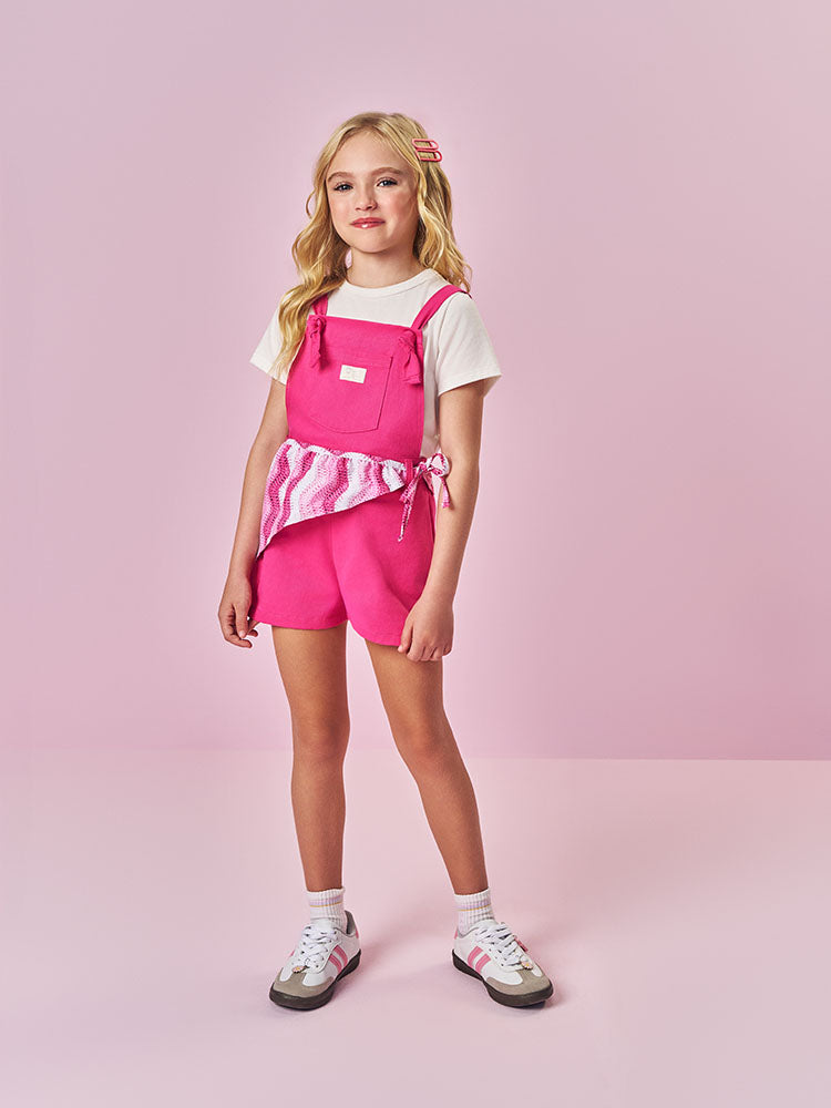 Jardineira Infantil Cinti Verão Rosa com Blusa Branca e Lenço