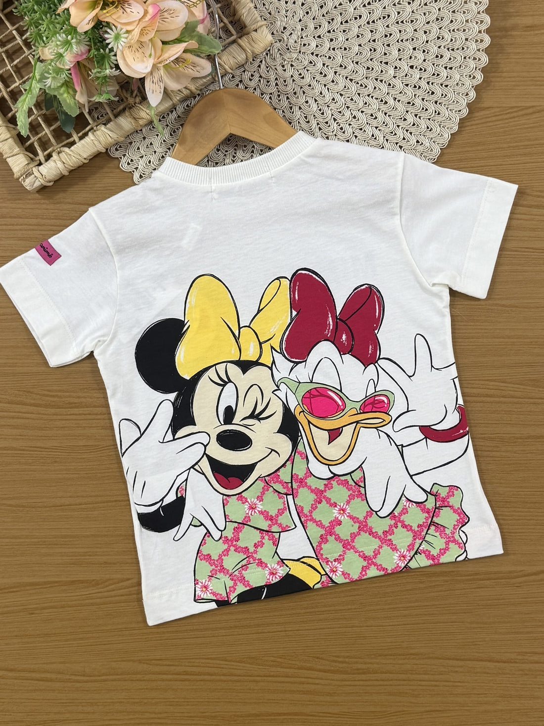 Conjunto Infantil Animê com Shorts Ciclista Verde e Blusa Branca Minnie e Daisy