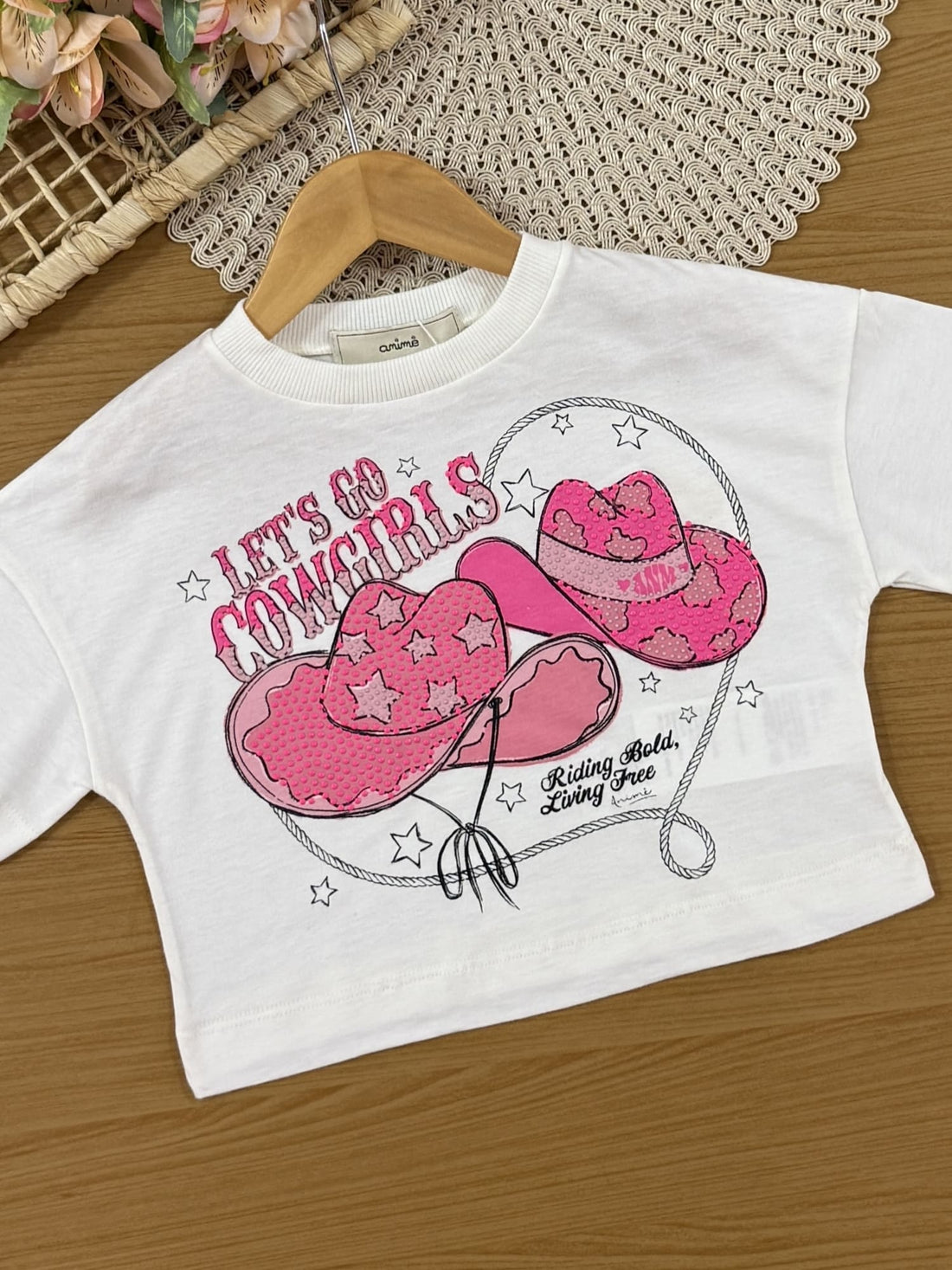 Conjunto Infantil Animê Verão com Saia Rosa em Tule e Blusa Branca Let's go Cowgirls