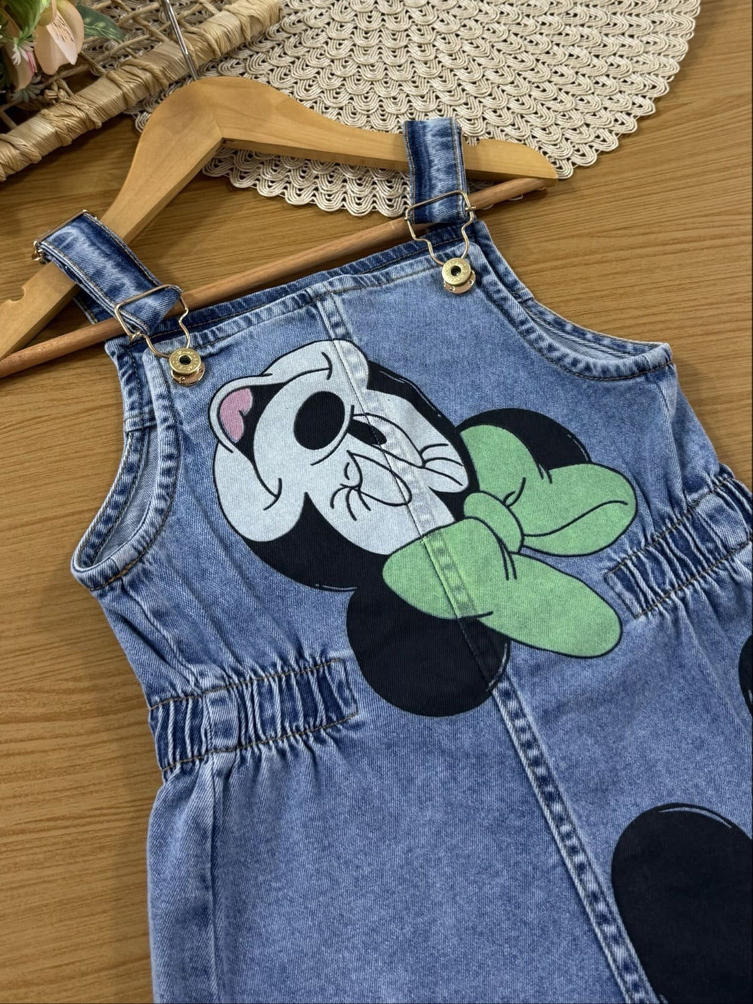 Jardineira Infantil Animê Verão Jeans Minnie e Mickey Disney