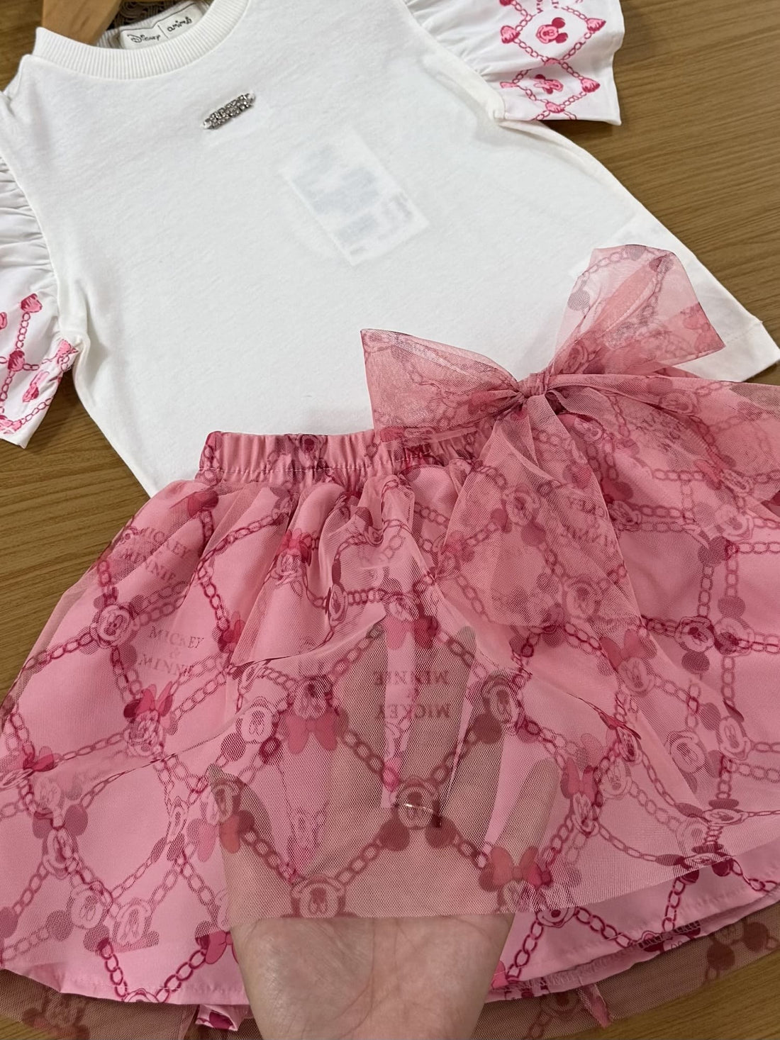 Conjunto Infantil Animê Verão com Saia Rosa em Tule e Blusa Branca Minnie Corações Disney