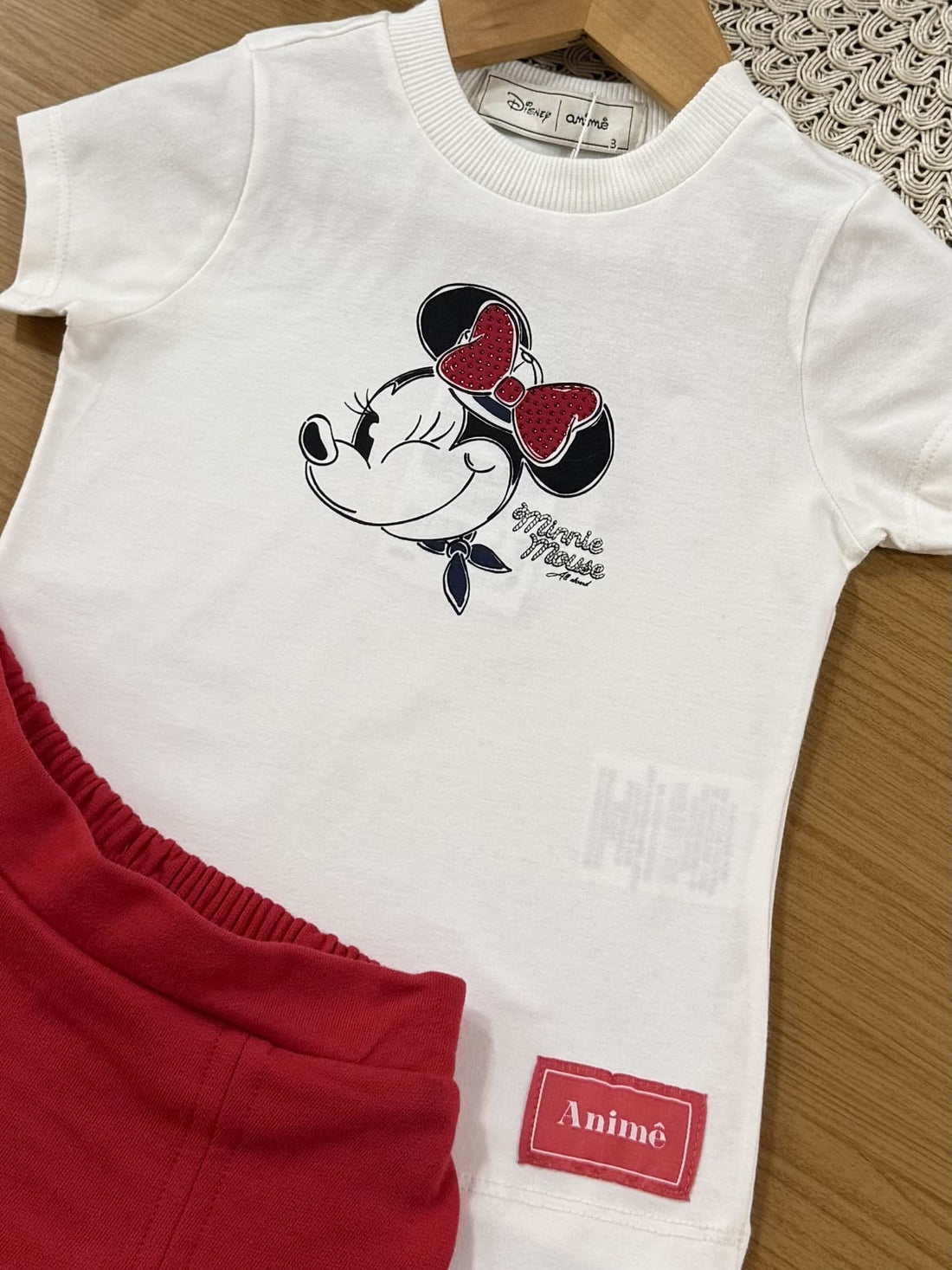 Conjunto Infantil Animê Verão com Shorts Saia Vermelho e Blusa Branca Minnie com Strass Disney