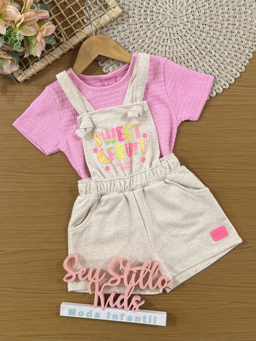Jardineira Infantil Cinti Verão Off White Frutinhas com Blusa Rosa