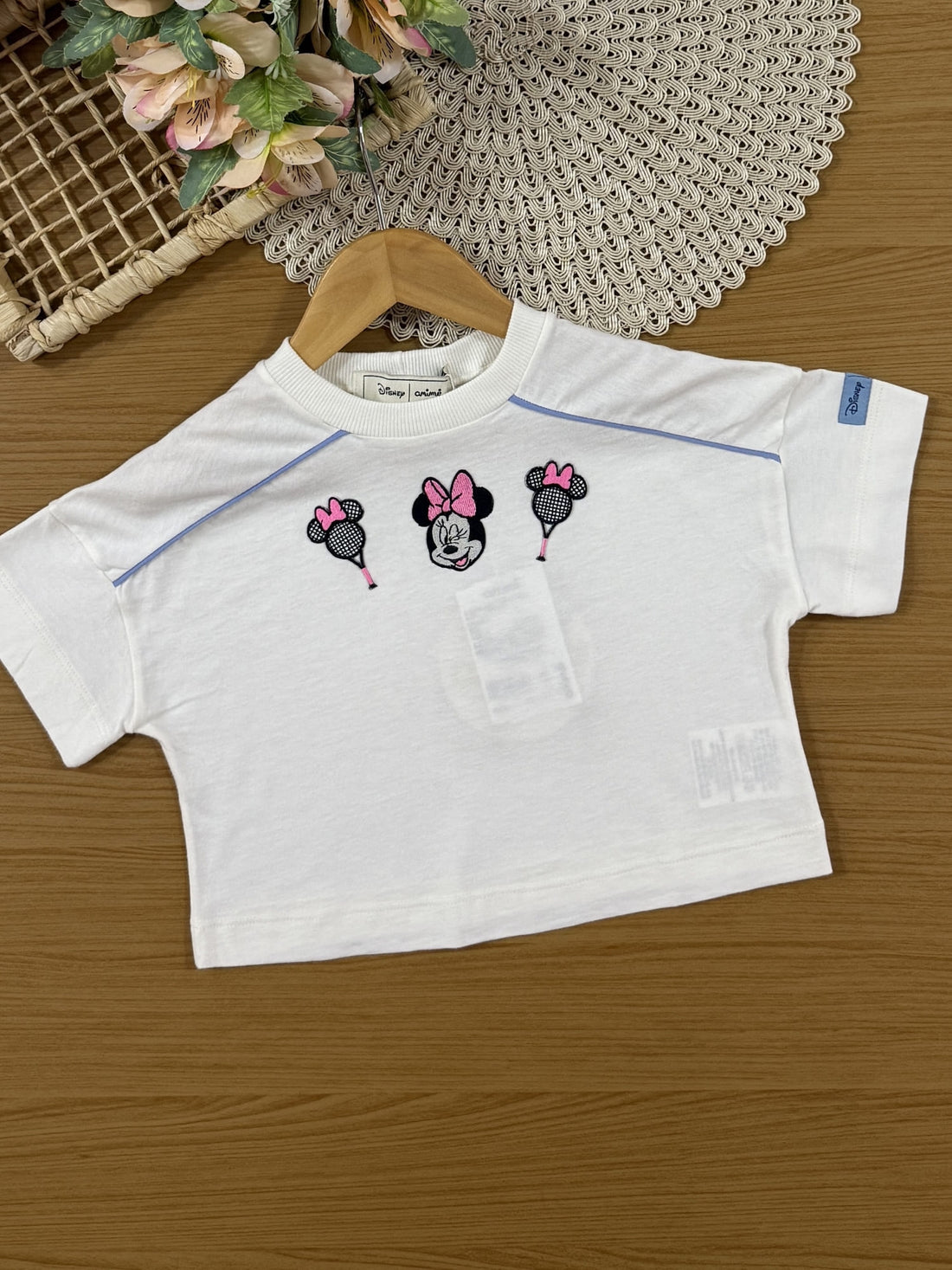 Conjunto Infantil Animê Verão com Shorts Saia Azul e Blusa Branca Minnie Tênista Disney