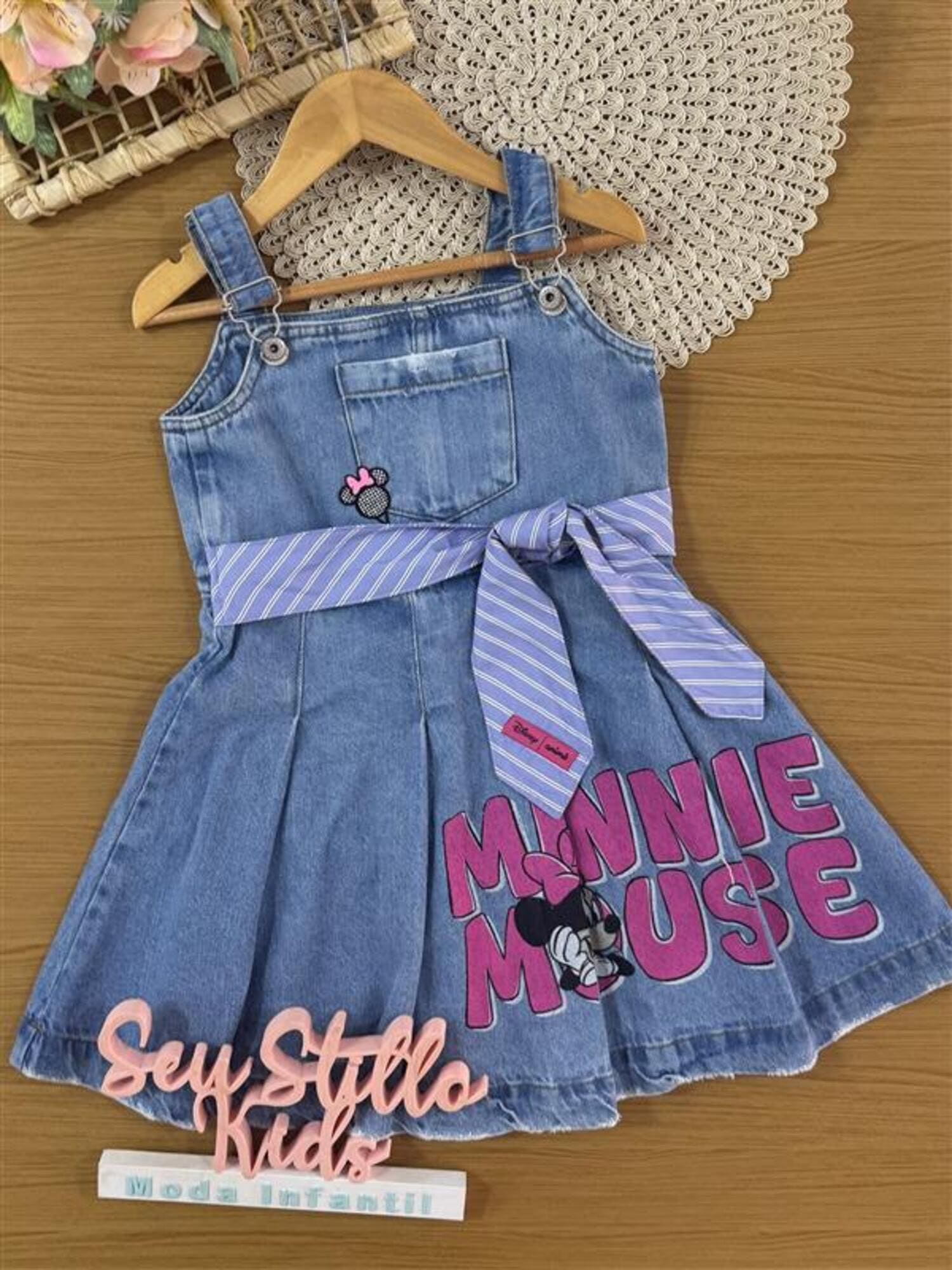 Salopete Infantil Animê Verão Jeans com Laço Minnie Disney