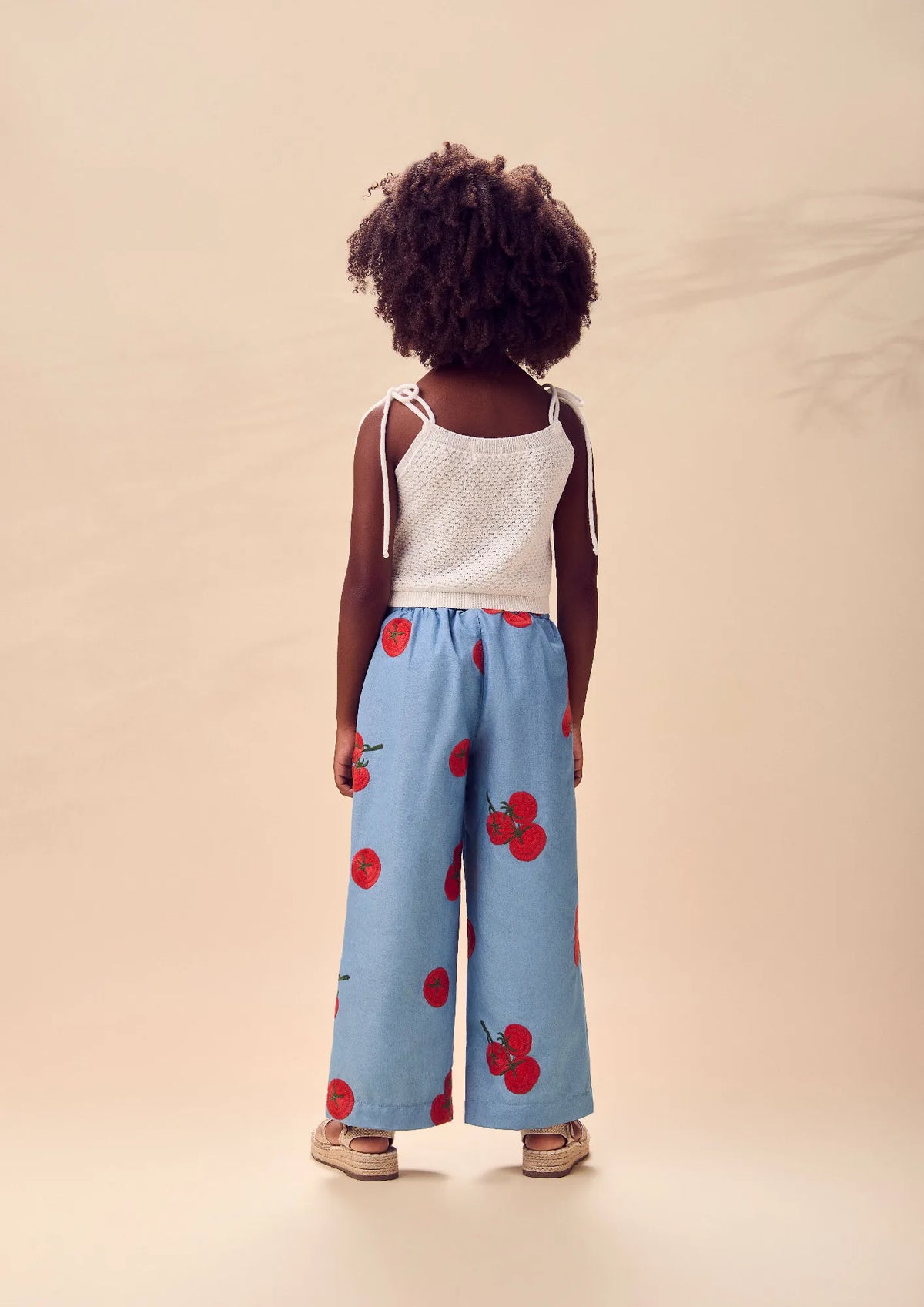 Conjunto Infantil Menina Animê Calça Azul Tomatinhos e Blusa Off White