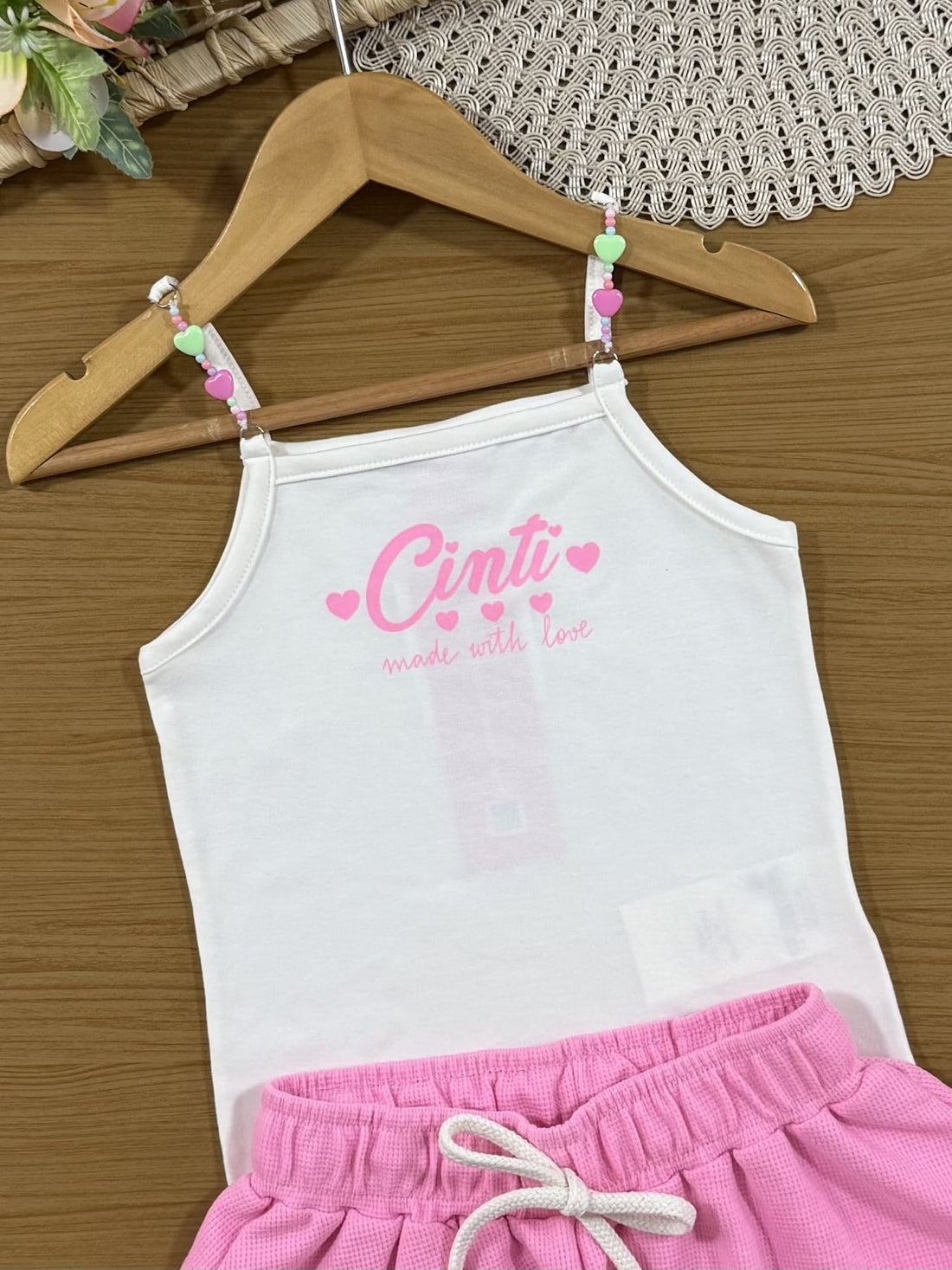 Conjunto Infantil Cinti Verão com Shorts Rosa e Blusa Branca Corações