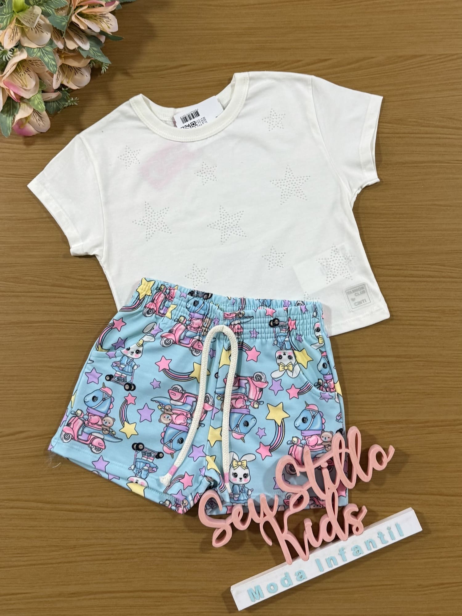 Conjunto Infantil Cinti Inverno Shorts e Blusa Branca Estrelinhas com Strass