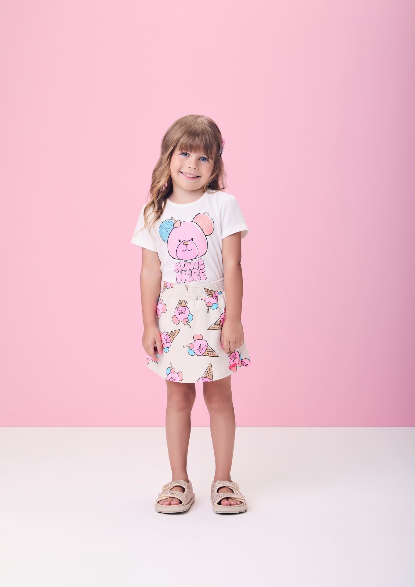 Conjunto Infantil Momi Verão com Shorts Saia Bege e Blusa Branca Ursinha com Strass