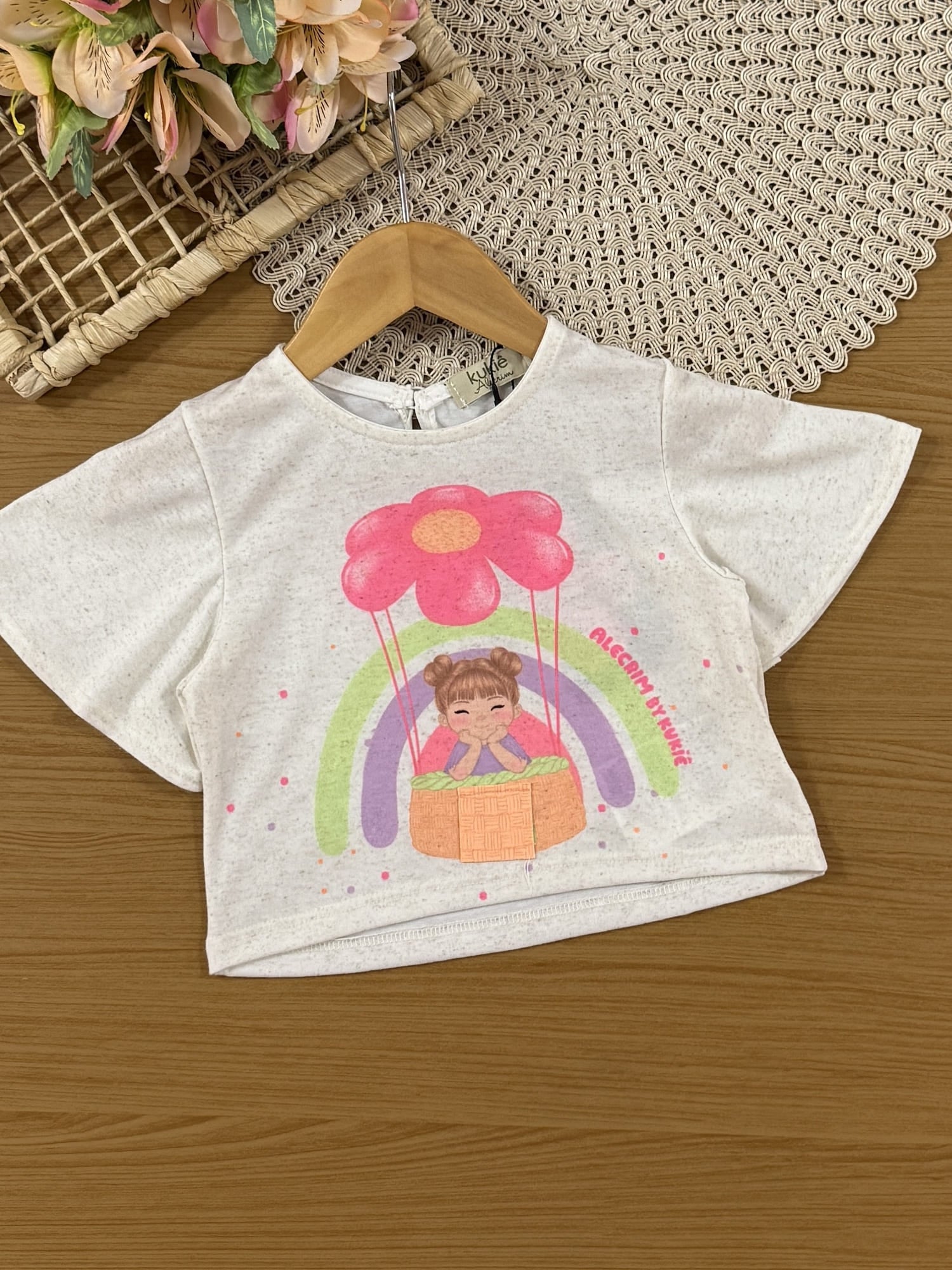 Conjunto infantil Kukiê Verão com Shorts Rosa e Blusa Off White Menininha no Balão