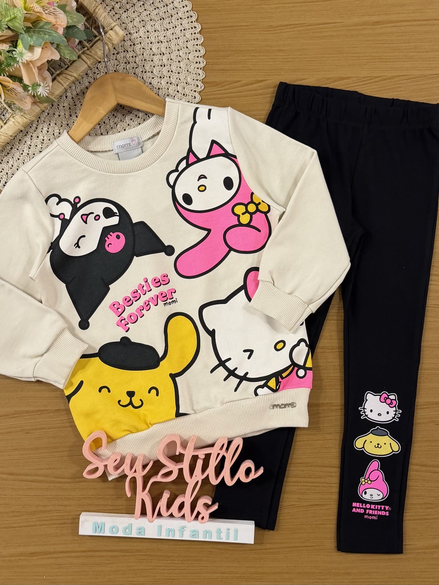 Conjunto Infantil Momi Inverno com Calça Leggin Preta e Moletom sem Flanela Hello Kity Besties