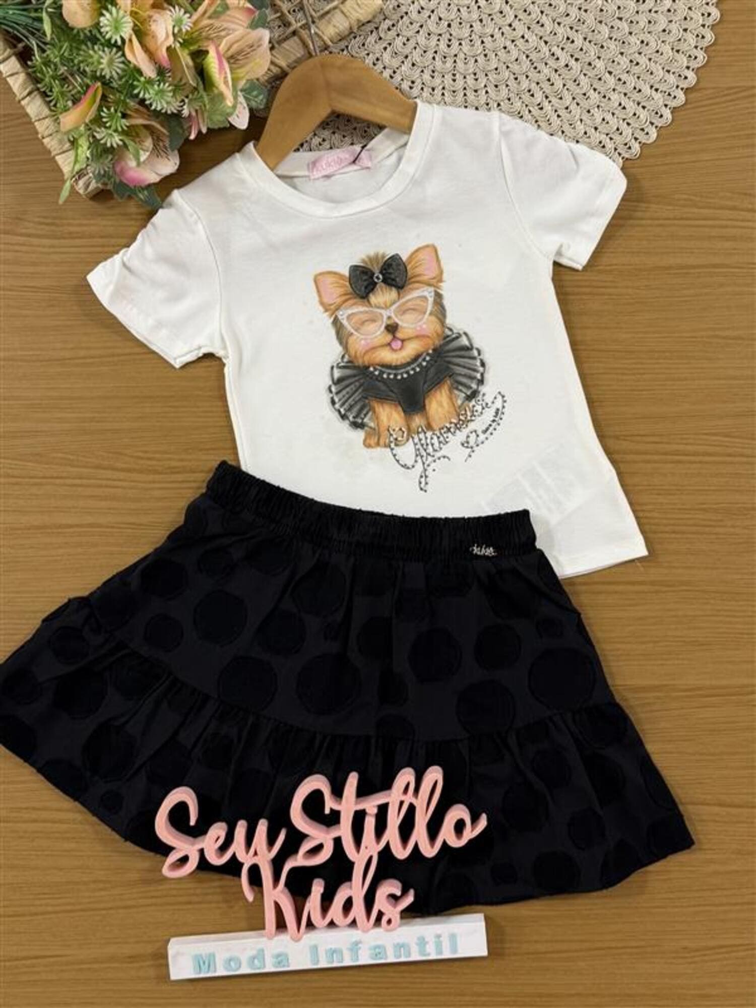 Conjunto Infantil Kukiê Verão com Saia Preta e Blusa Branca Cachorrinha