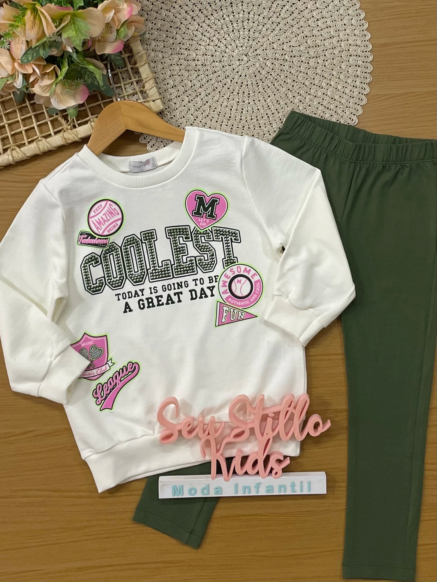 Conjunto Infantil Momi Inverno com Calça Legging Verde e Moletom sem Flanela Coolest