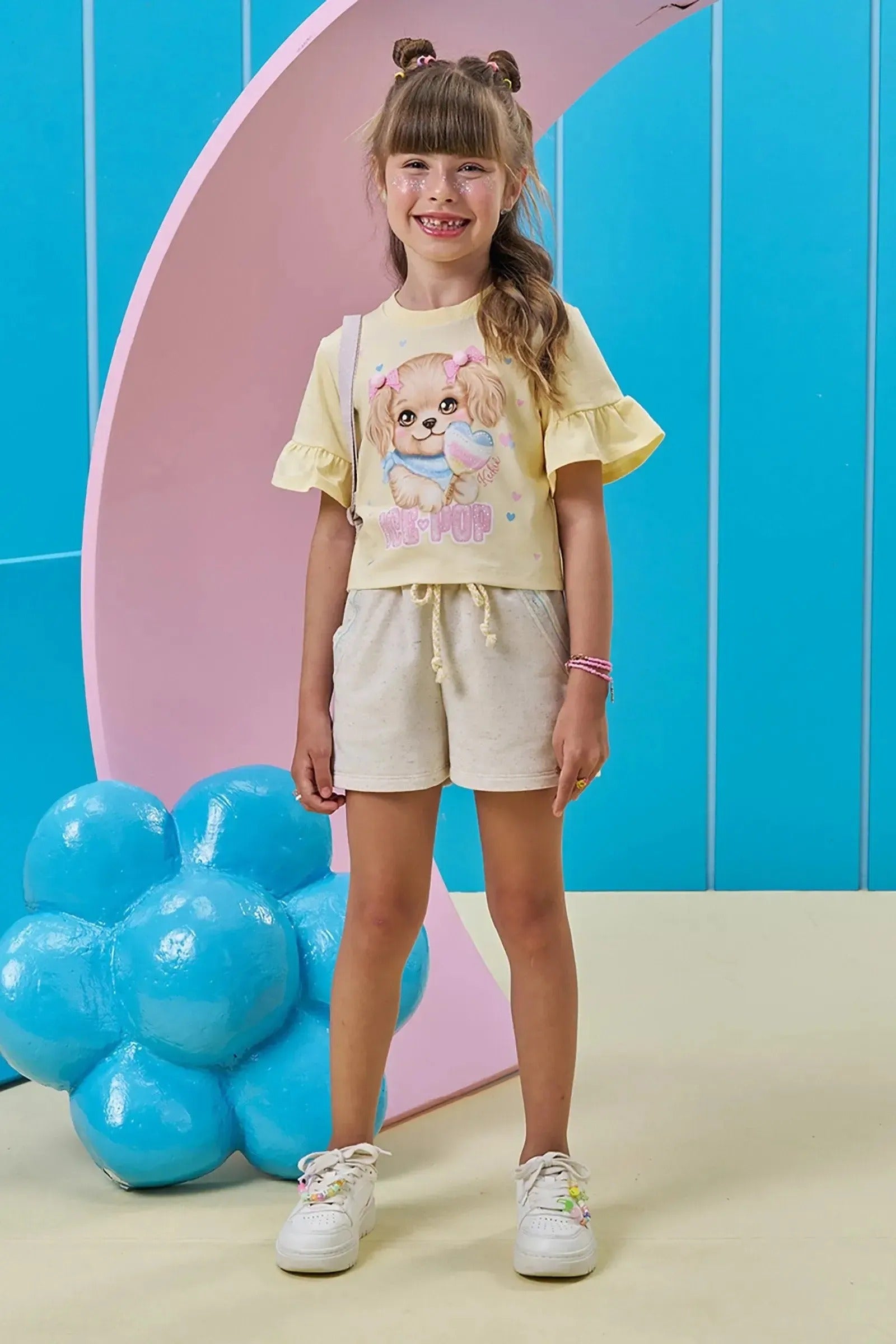 Conjunto Infantil Menina Kukiê com Shorts Off White e Blusa Boxy Amarela Cachorrinha Ice Pop