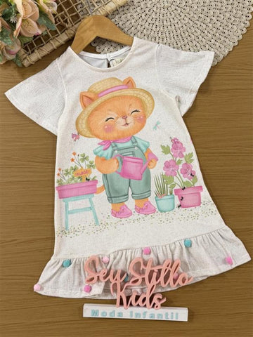 Vestido Infantil Kukiê Verão Off White com Pom Pom Gatinha Jardineira