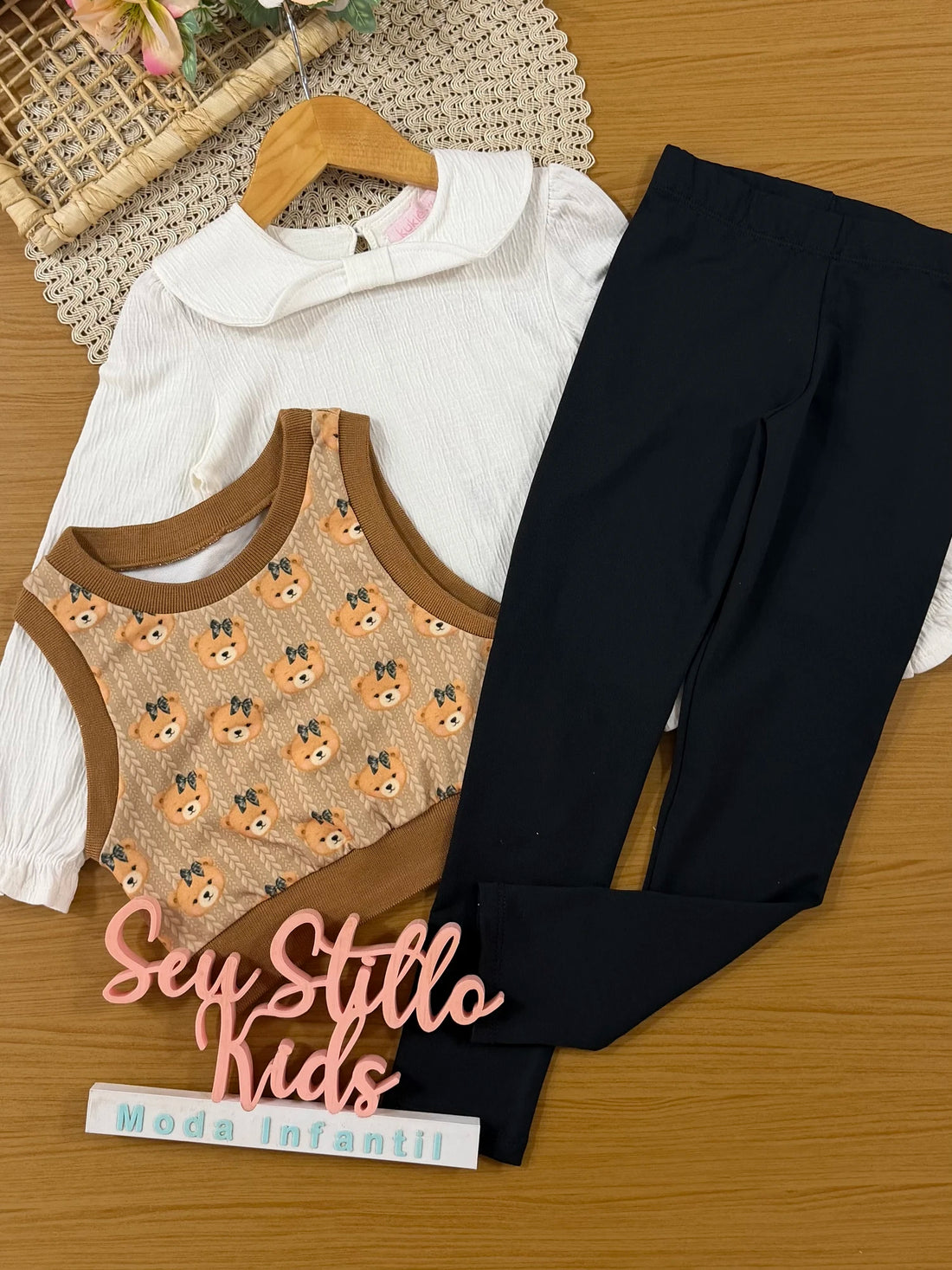 Conjunto Infantil Kukiê Inverno com Calça Leggin Preta, Blusa Manga Longa e Colete Ursinhos