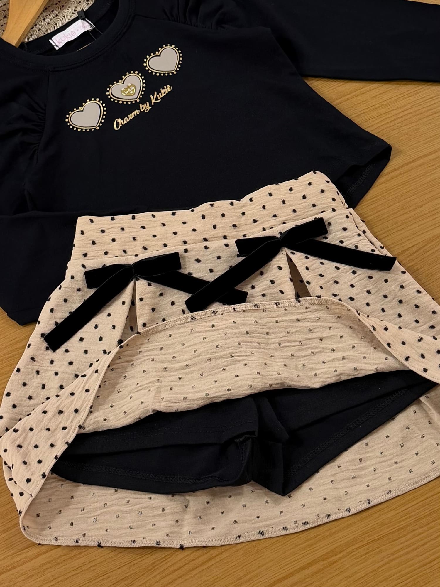 Conjunto Infantil Kukiê Inverno com Saia Bege e Blusa Manga Longa Corações