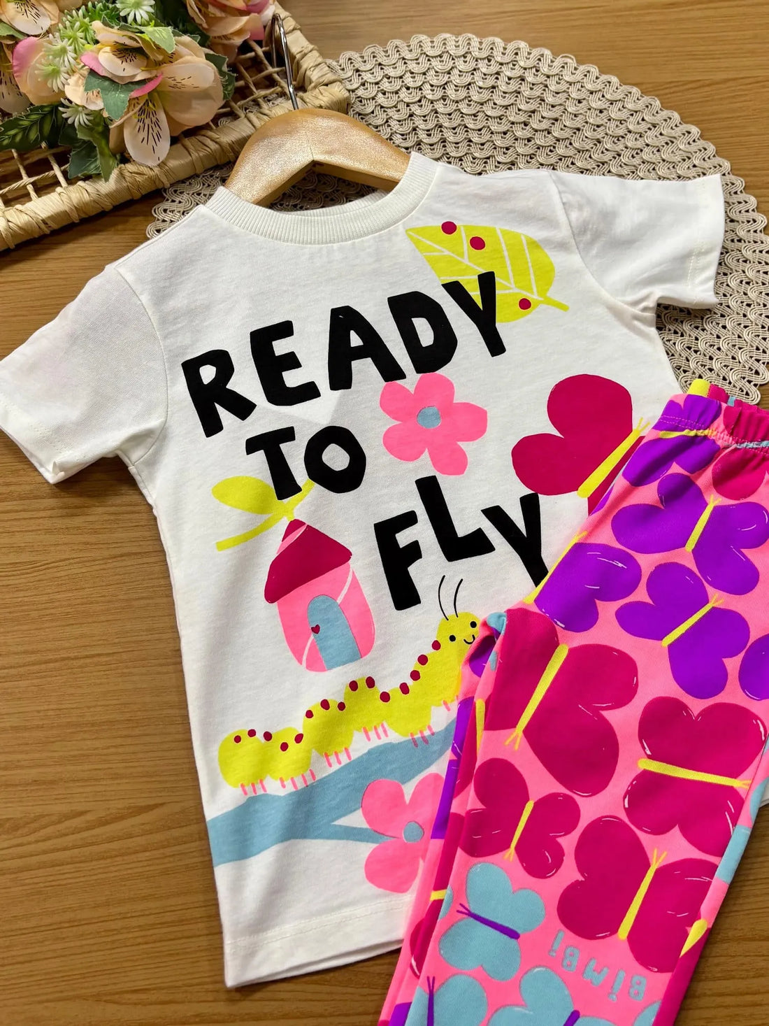 Conjunto Infantil Menina Bimbi com Shorts Ciclista Colorido e Blusa Branca Ready to Fly