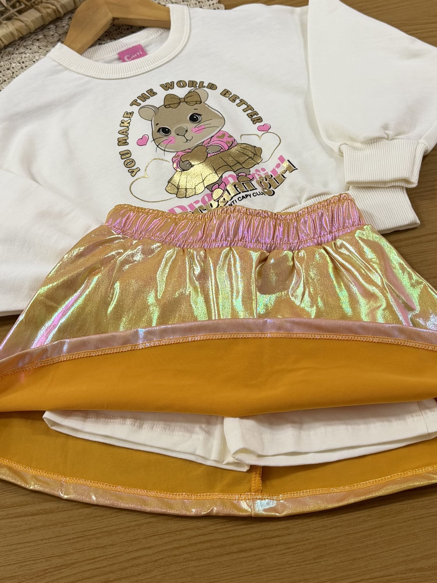 Conjunto Infantil Cinti Inverno com Saia Laranja e Moletom Capivara