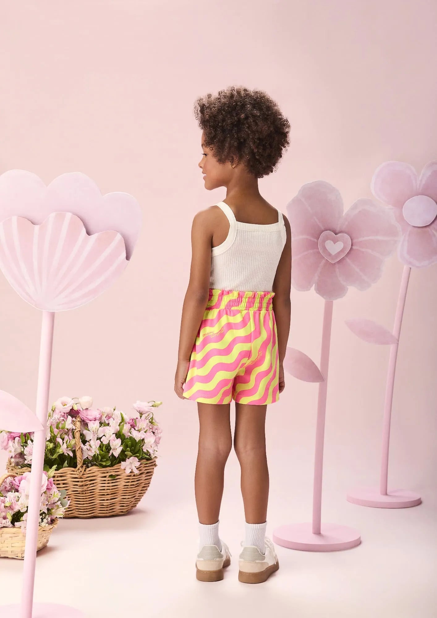 Conjunto Infantil Menina Momi com Shorts Saia e Blusa Branca Maçãzinha