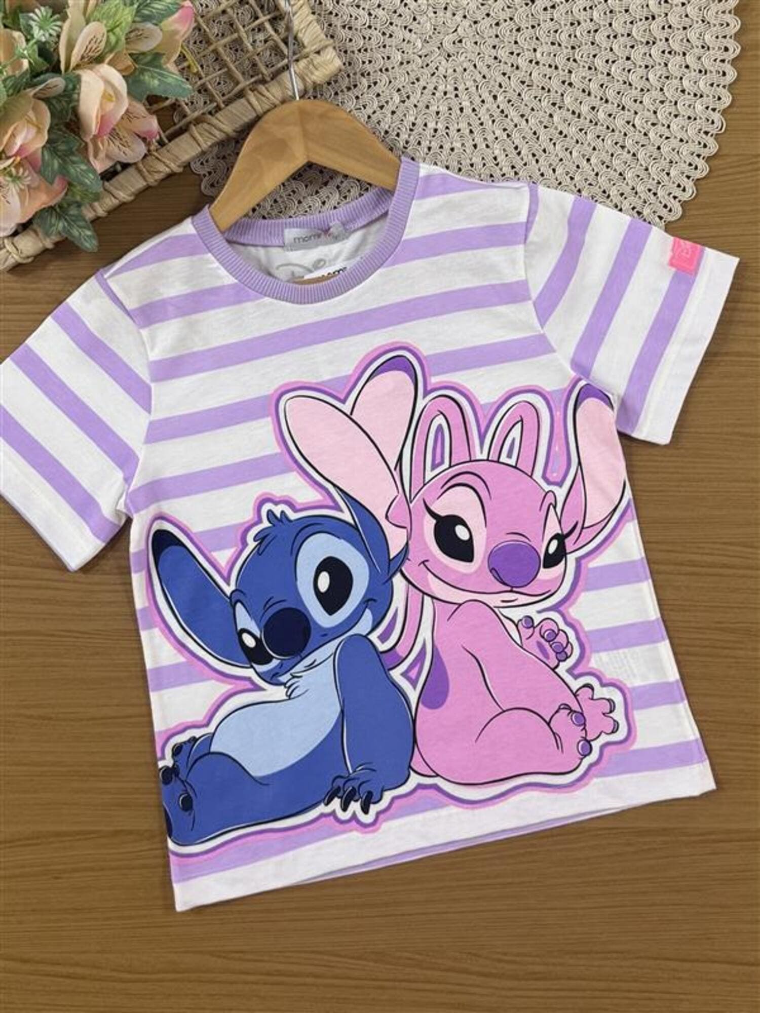 Conjunto Infantil Momi Verão com Shorts Ciclista Lilás e Blusa Listrada Angel e Stitch Disney