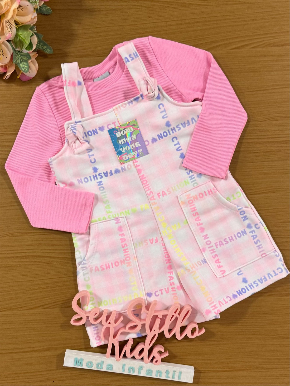 Jardineira Infantil Catavento Inverno com Blusa Barbie