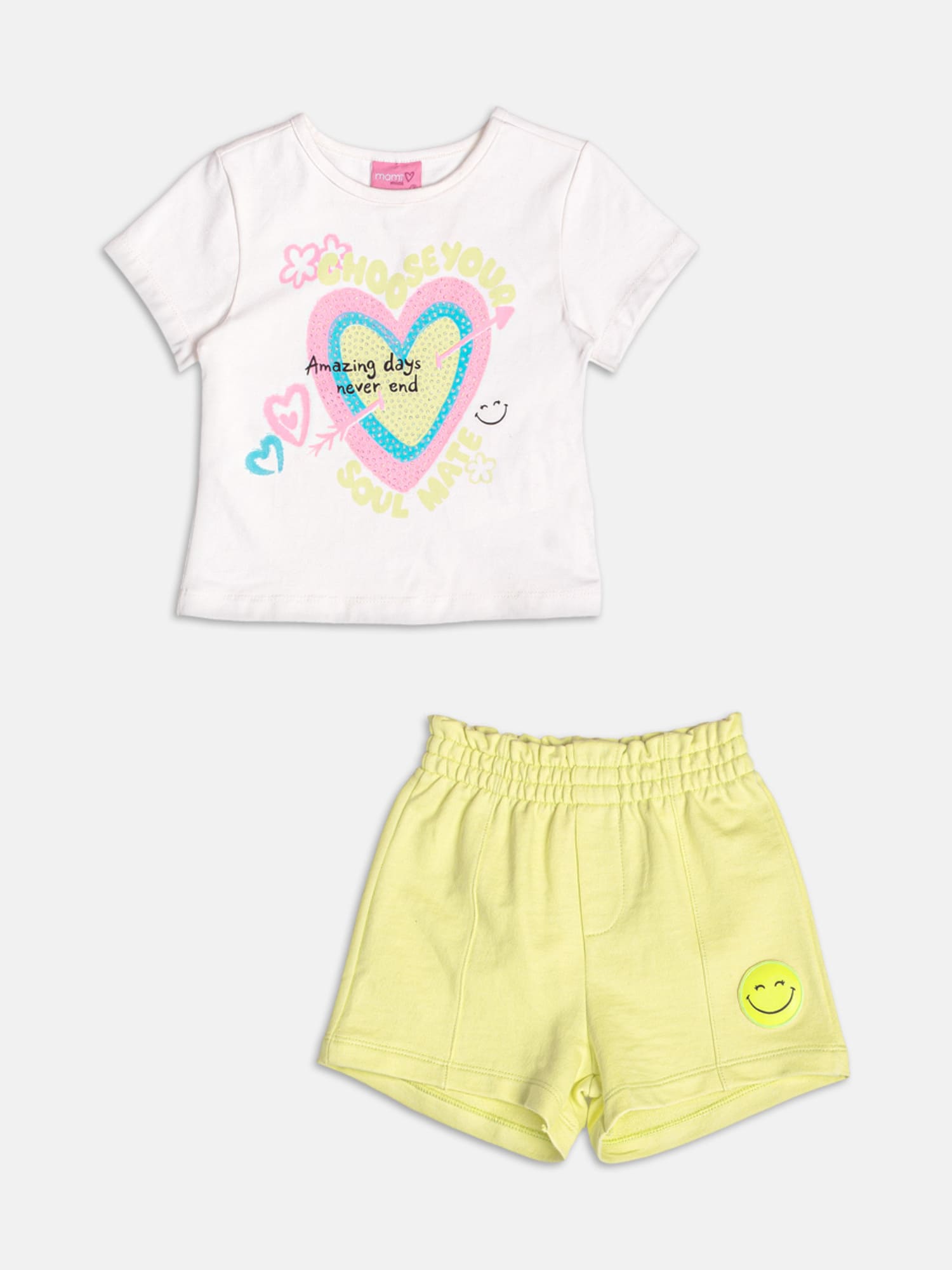 Conjunto Infantil Momi Verão com Shorts Amarelo e Blusa Branca Coração com Strass