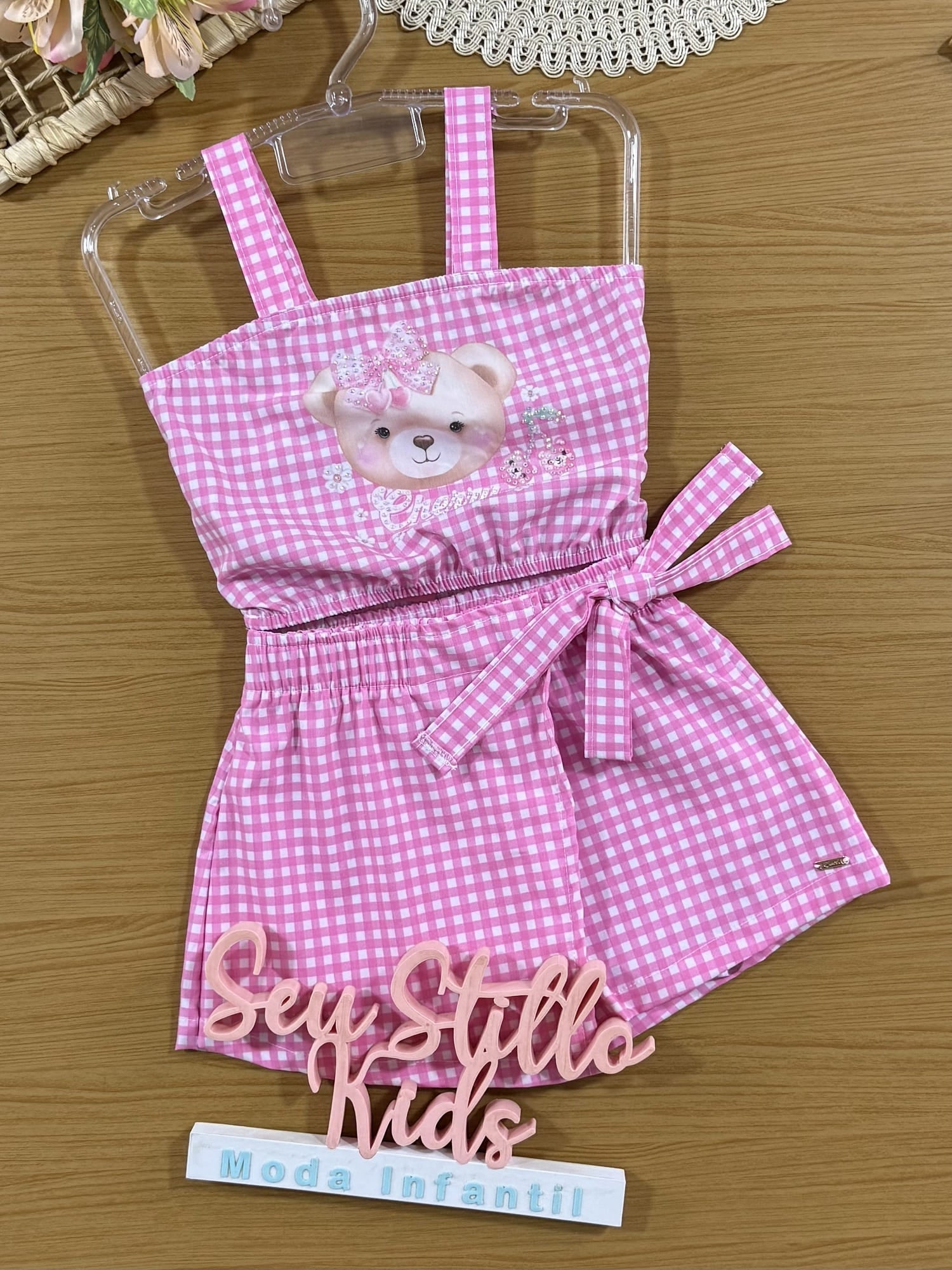 Conjunto Infantil Cinti Verão com Shorts Saia e Cropped Xadrez Rosa Ursinha