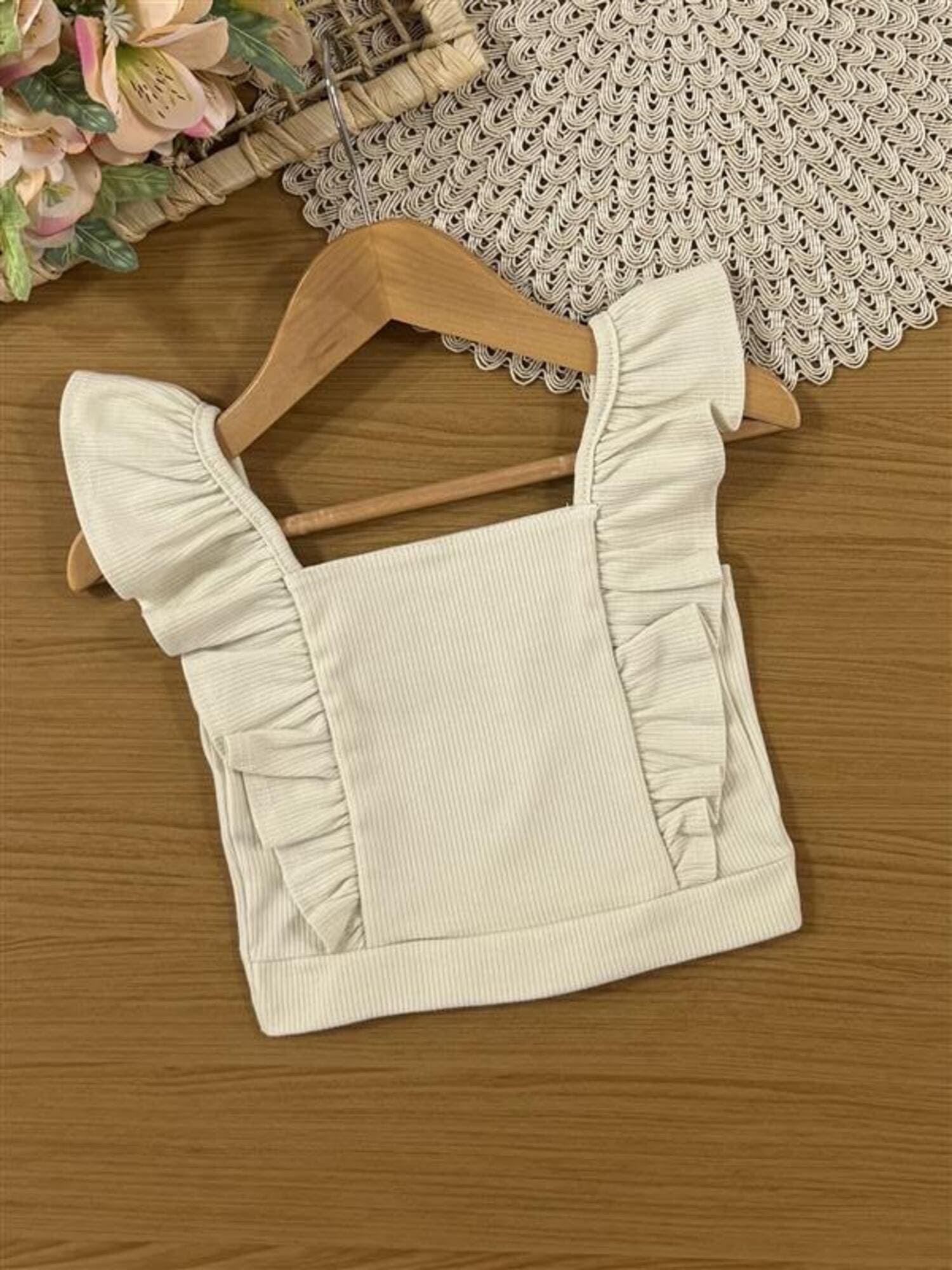 Conjunto Infantil Kukiê Verão com Shorts Jeans e Blusa Bege
