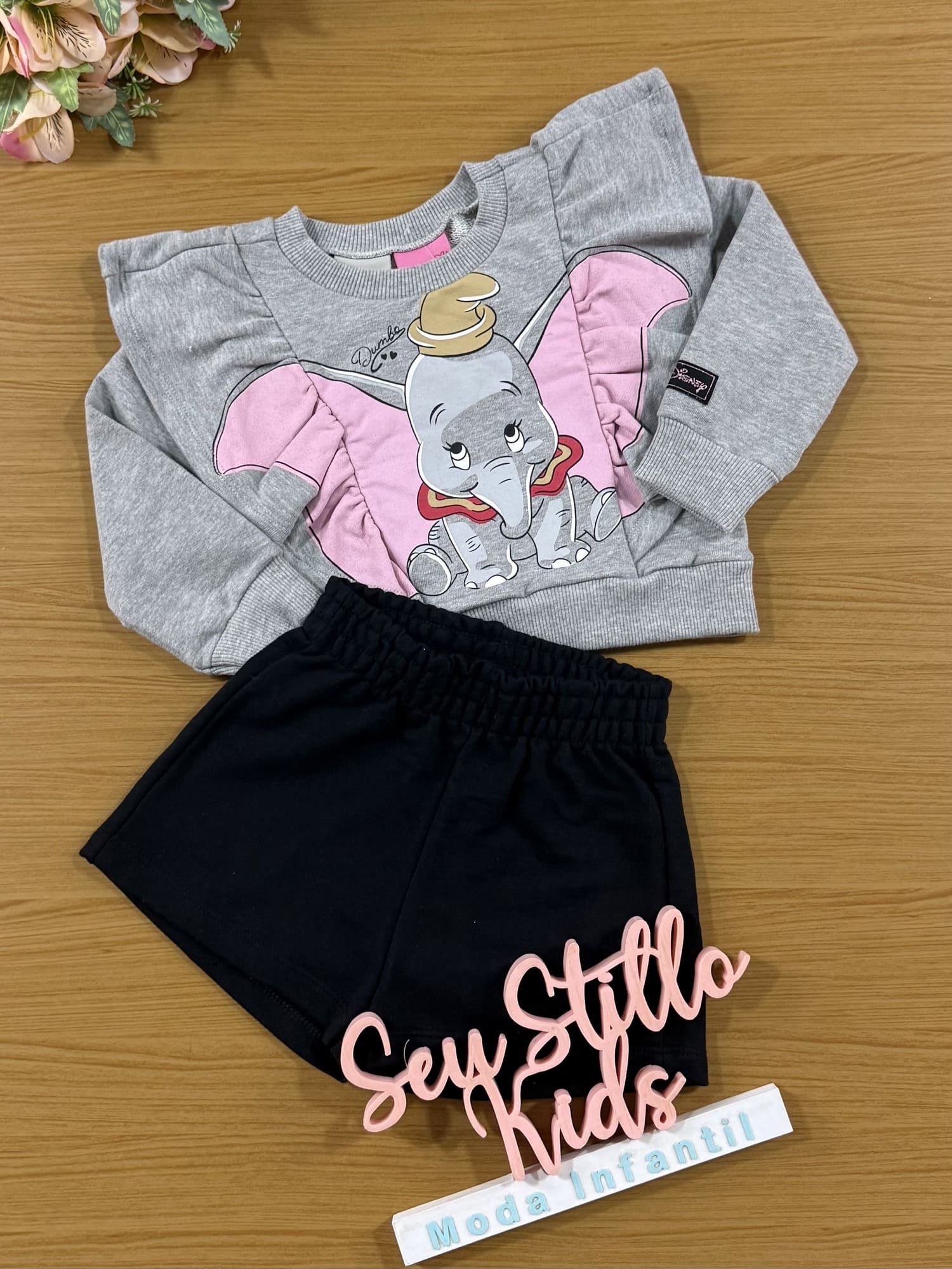 Conjunto Infantil Momi Inverno Shorts Preto e Casaco Dumbo com Babados Disney