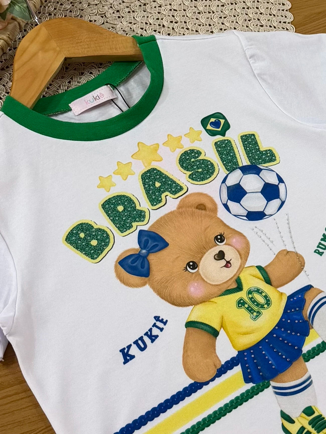 Blusa Infantil Kukiê Branca Ursinha Brasil Copa do Mundo