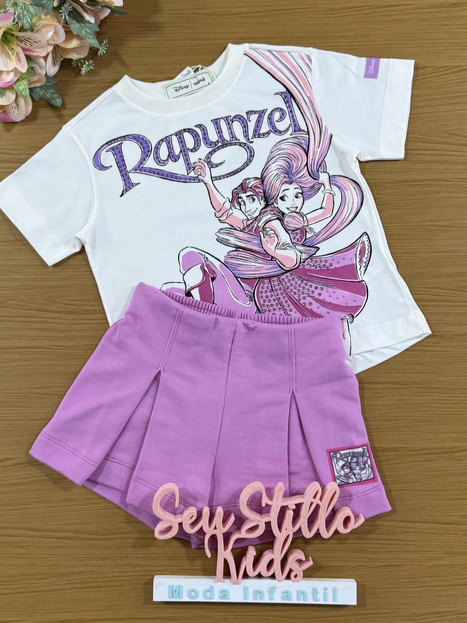 Conjunto infantil Animê com Shorts Rosa e Blusa Manga Curta Rapunzel Disney
