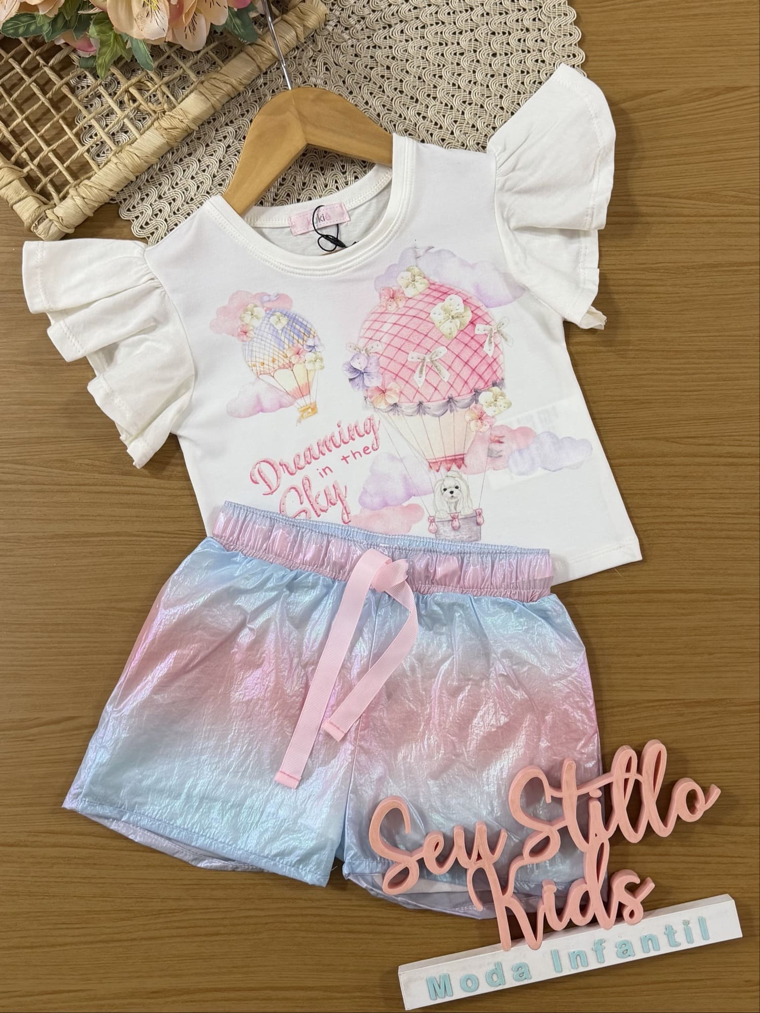 Conjunto Infantil Kukiê com Shorts Colorido e Blusa Dreaming Sky