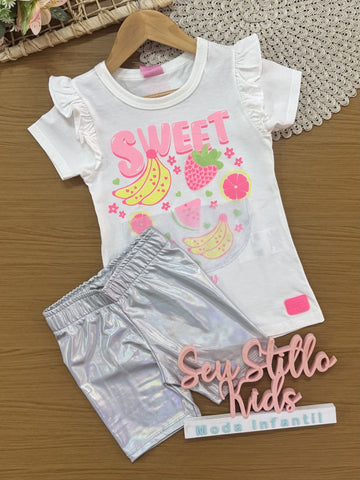 Conjunto Infantil Cinti Verão com Shorts Ciclista Holográfico e Blusa Branca Sweet