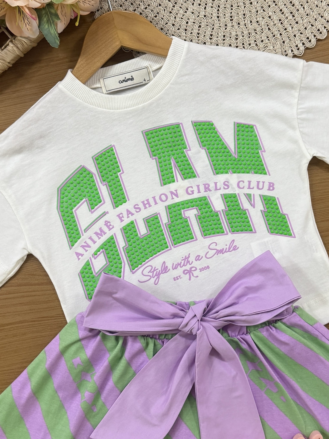 Conjunto Infantil Animê com Saia Listrada e Blusa Branca Glam