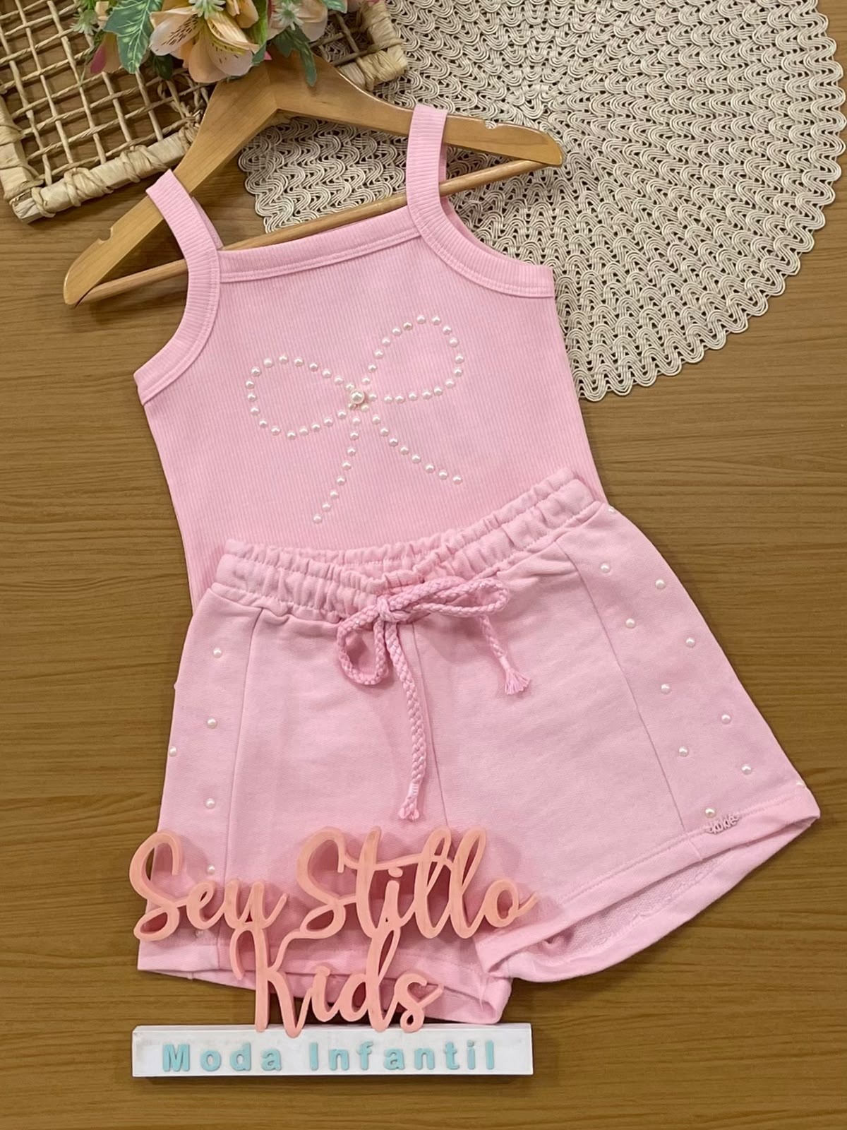 Conjunto Infantil Menina Kukiê com Shorts e Blusa Rosa Lacinho Pérolas