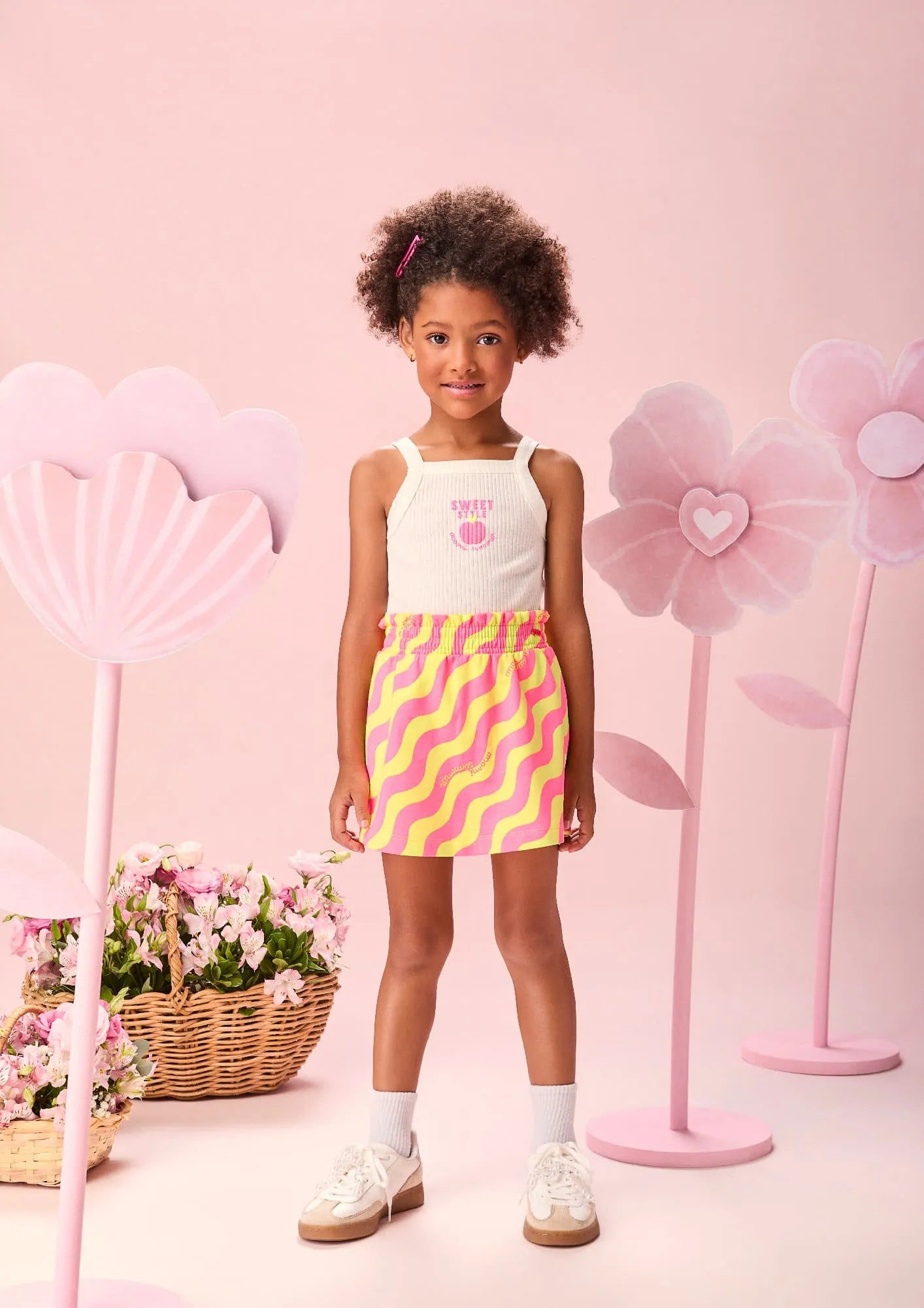 Conjunto Infantil Menina Momi com Shorts Saia e Blusa Branca Maçãzinha