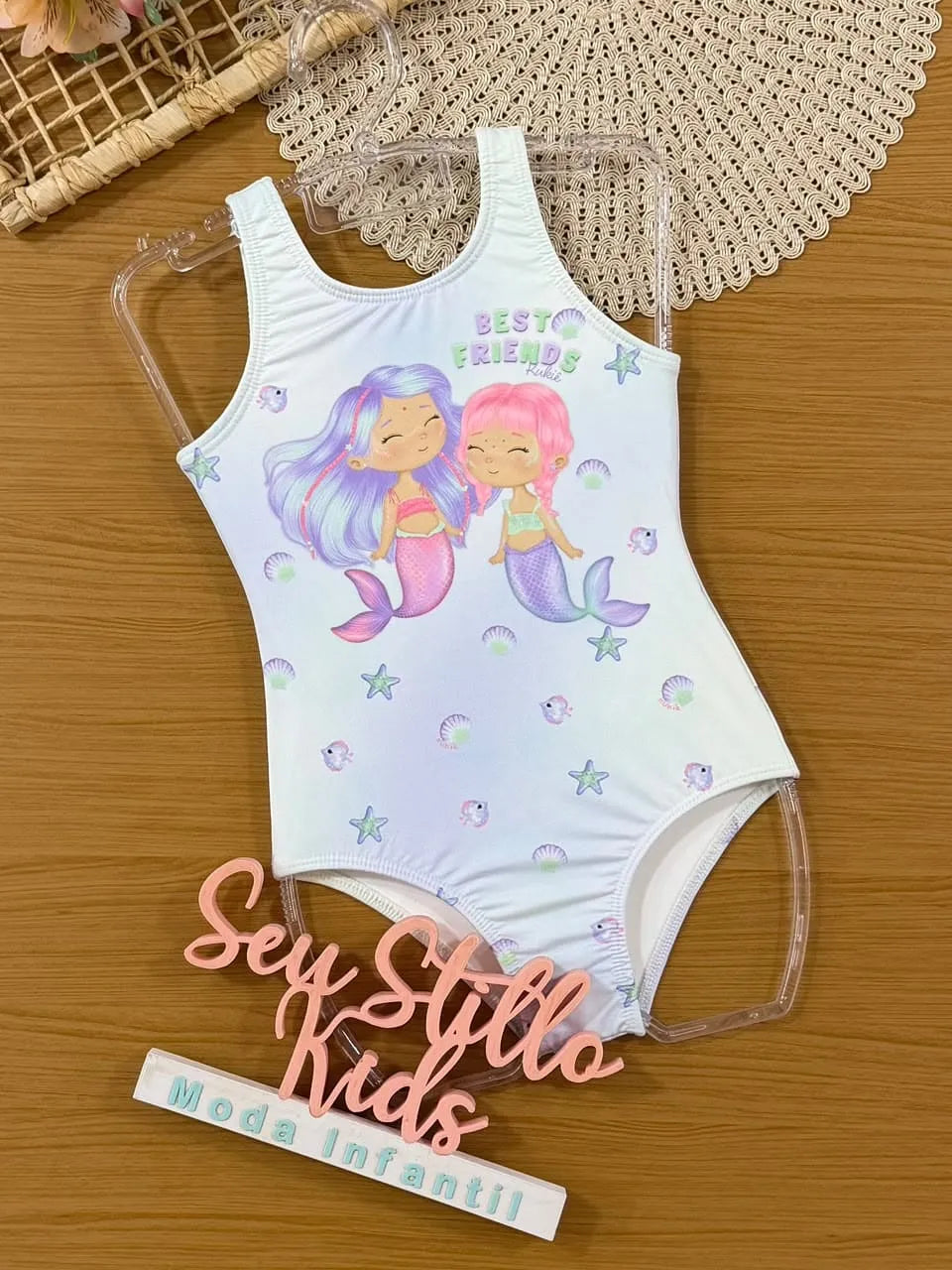 Maiô Infantil Kukiê Verde Serias Best Friends com Saida de Praia