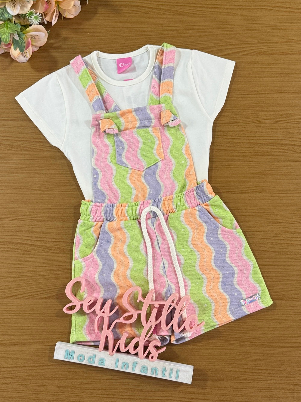 Jardineira Infantil Cinti Verão Colorida e Blusa Off White