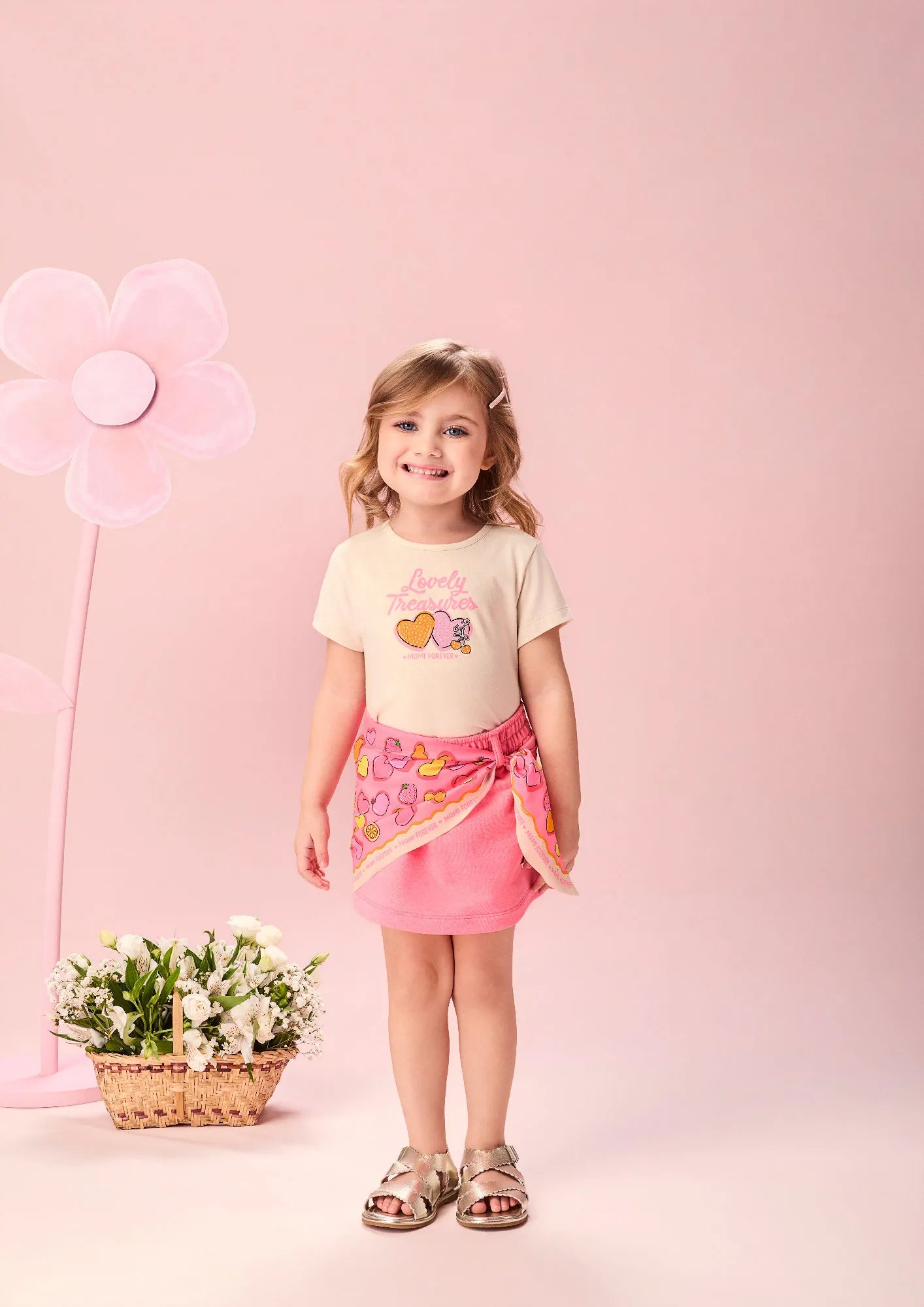 Conjunto Infantil Menina Momi com Short-Saia Rosa e Blusa Bege Corações Strass