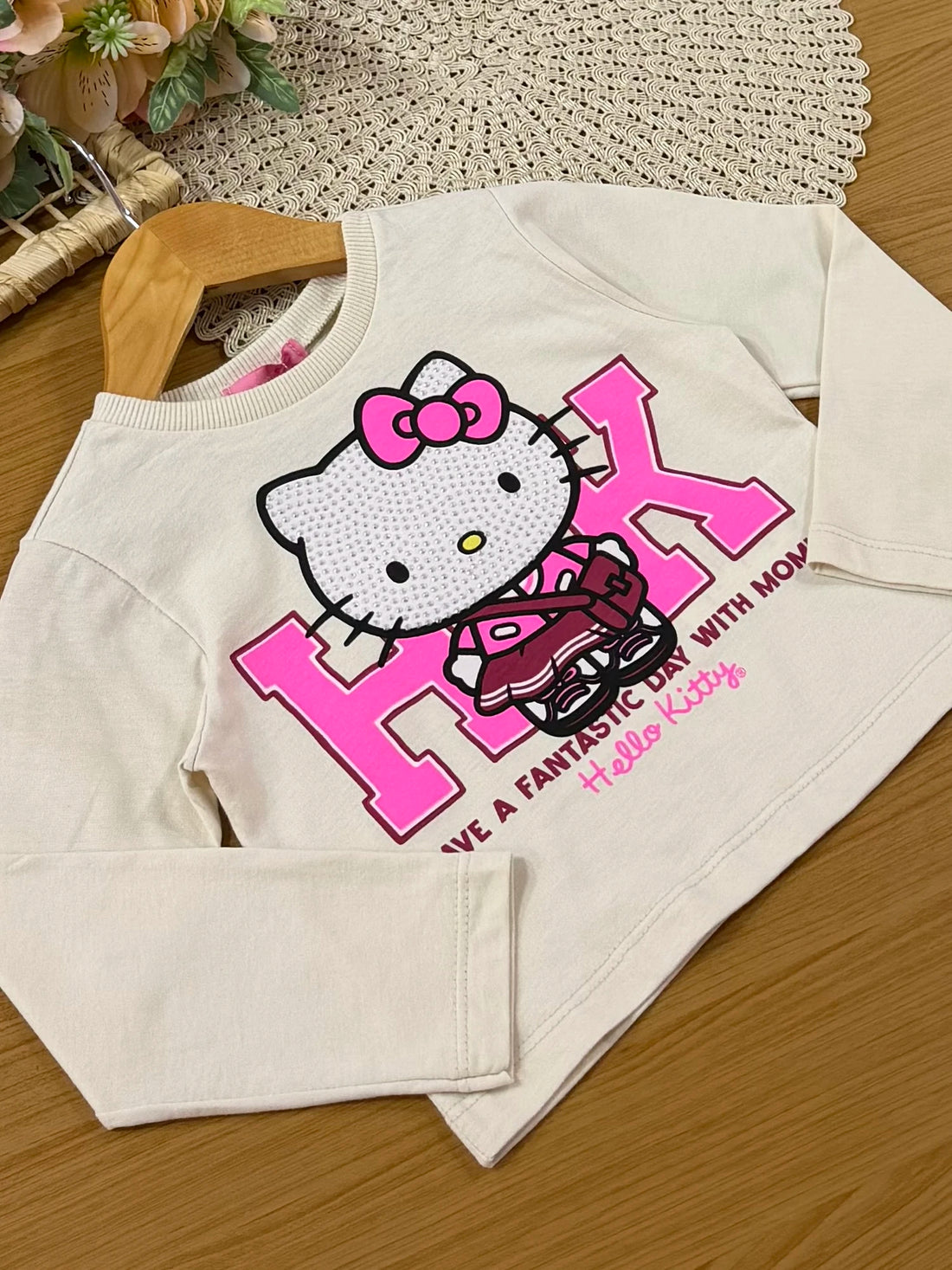 Conjunto Infantil Momi Inverno com Saia Rosa e Blusa Manga Longa Hello Kitty Fantastic