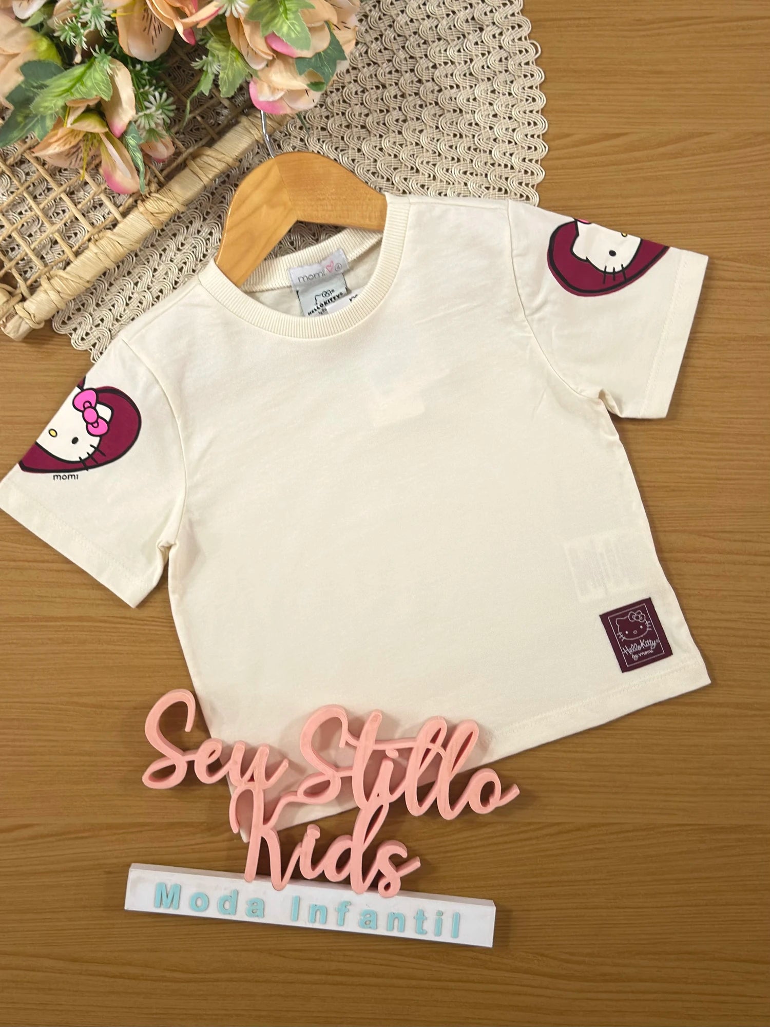 Blusa Infantil Momi Inverno Manga Curta Bege Hello Kitty Coração