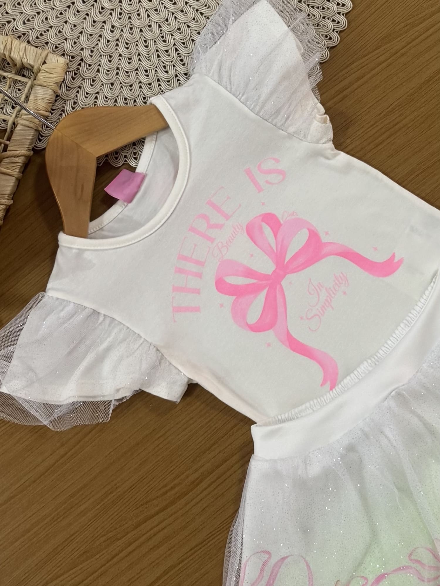 Conjunto Infantil Cinti Verão com Saia em Tule Verde e Blusa Branca Lacinho