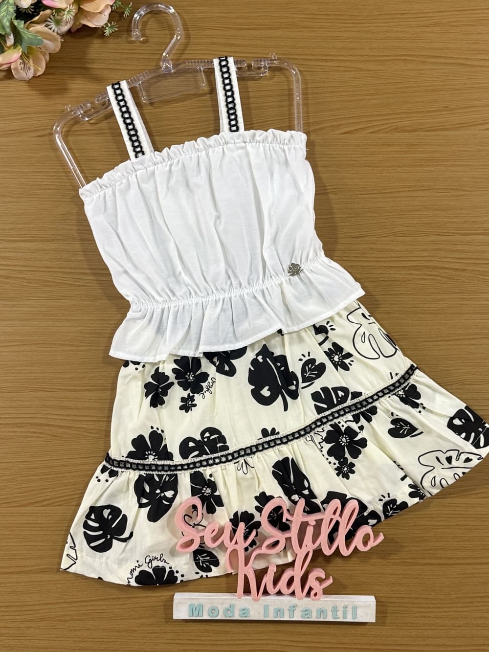 Conjunto Infantil Momi Verão Saia Floral Preta e Blusa
