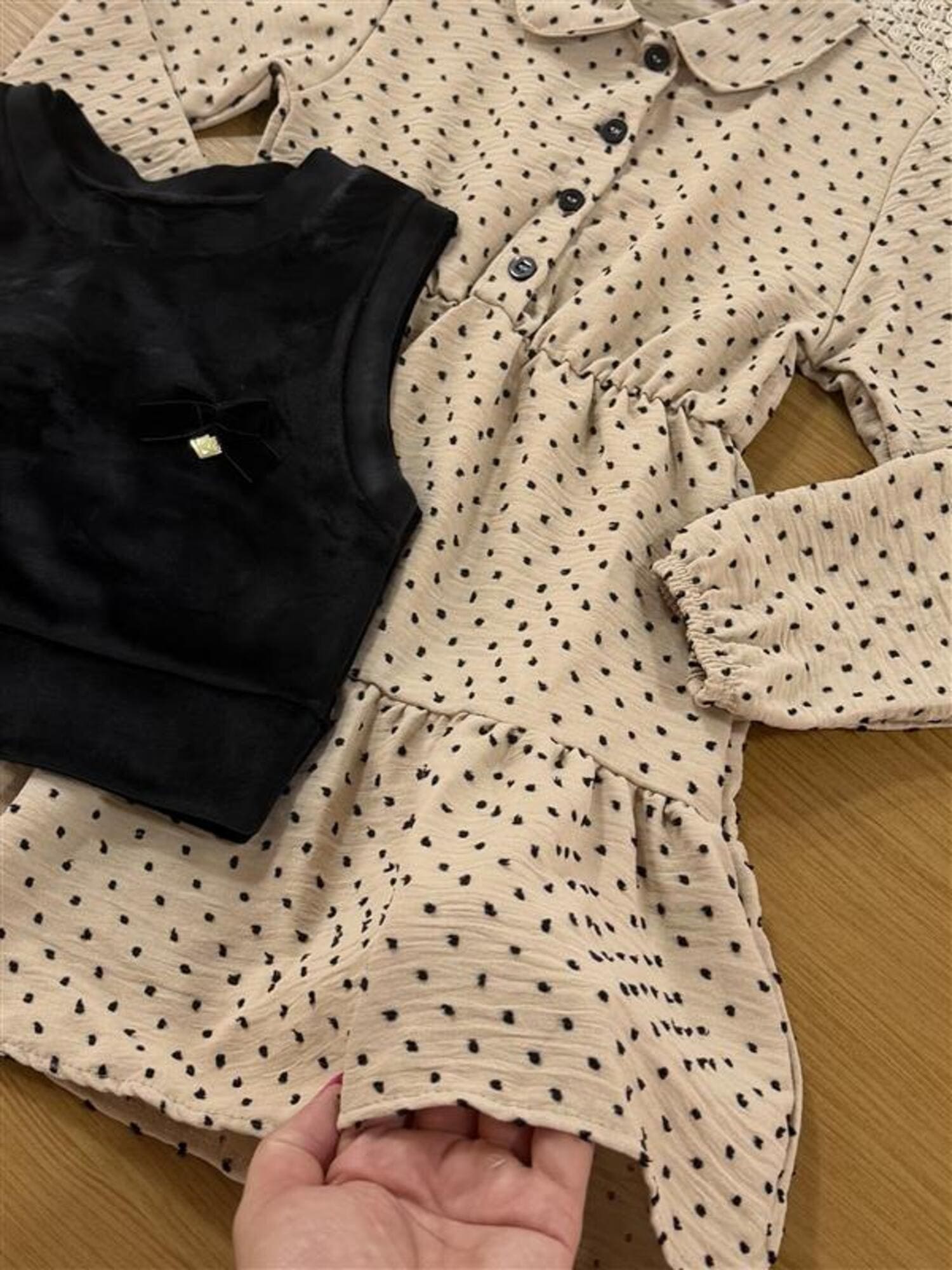 Vestido Infantil Kukiê Inverno Bege com Colete Preto