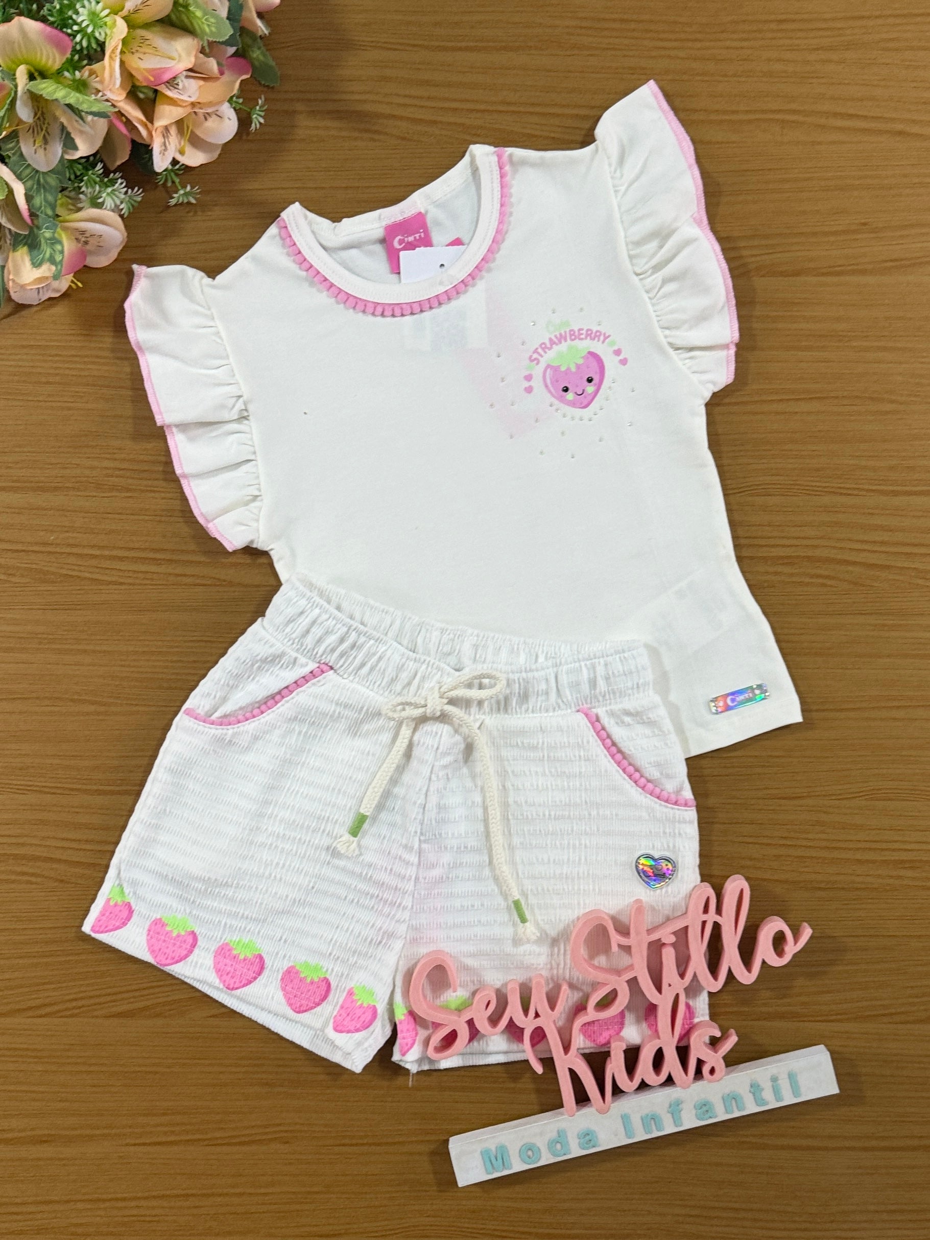 Conjunto Infantil Cinti Verão Shorts e Blusa Off White Moranguinho