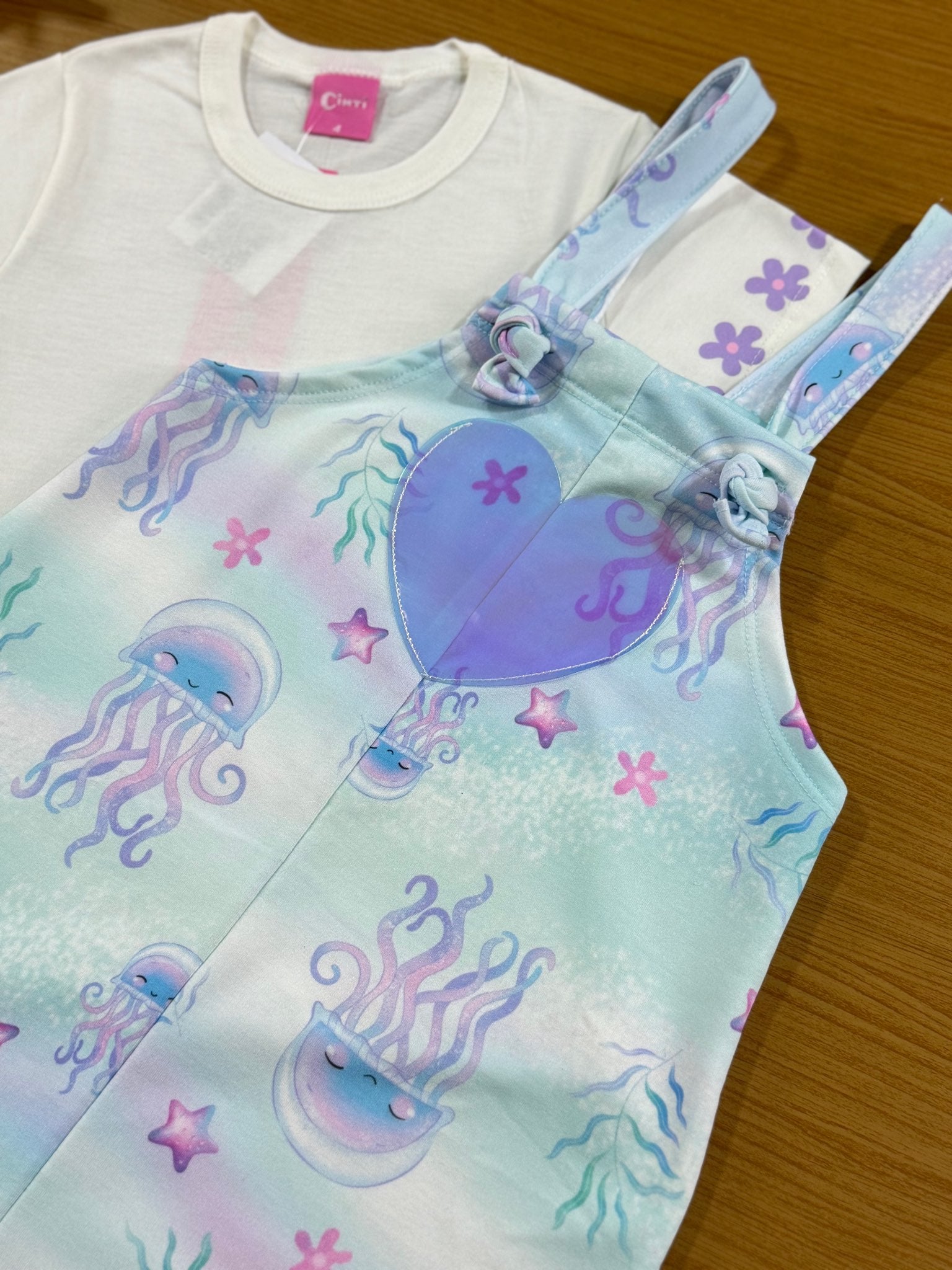 Salopete Infantil Cinti Verão Azul Fundo do Mar com Blusa