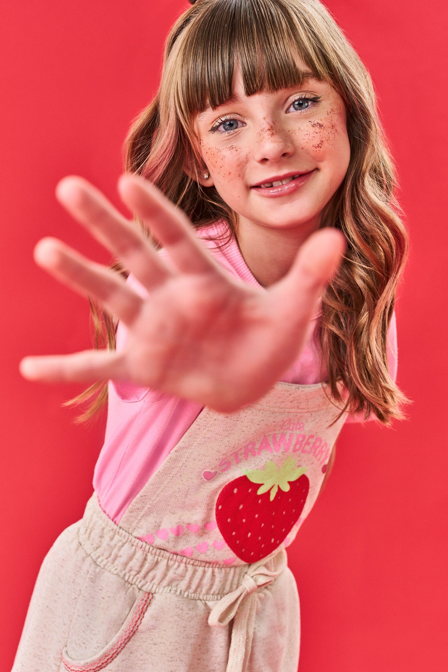 Salopete Infantil Cinti Verão Moranguinho com Blusa Rosa